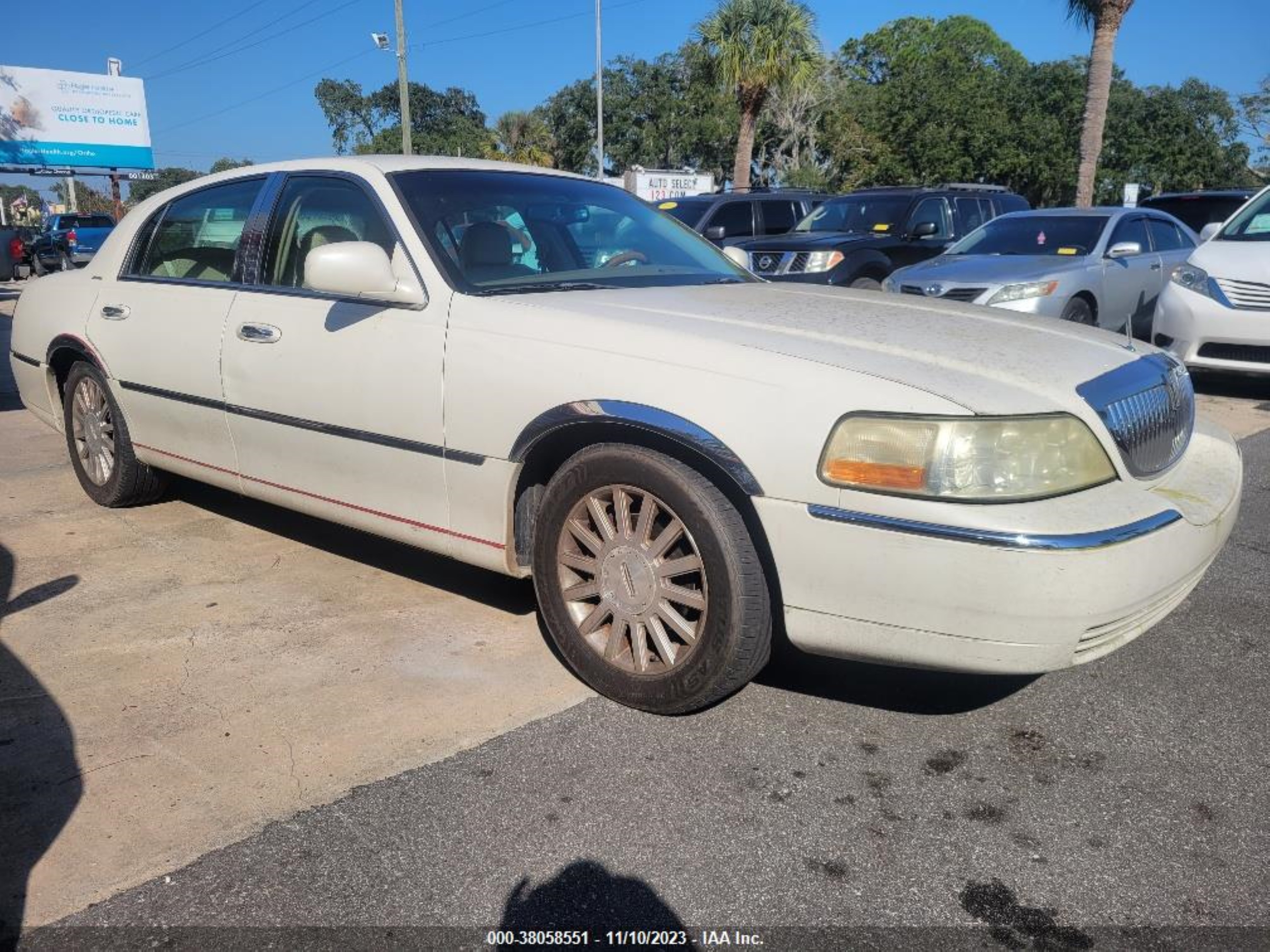 LINCOLN TOWN CAR 2003 1lnhm81w03y658248