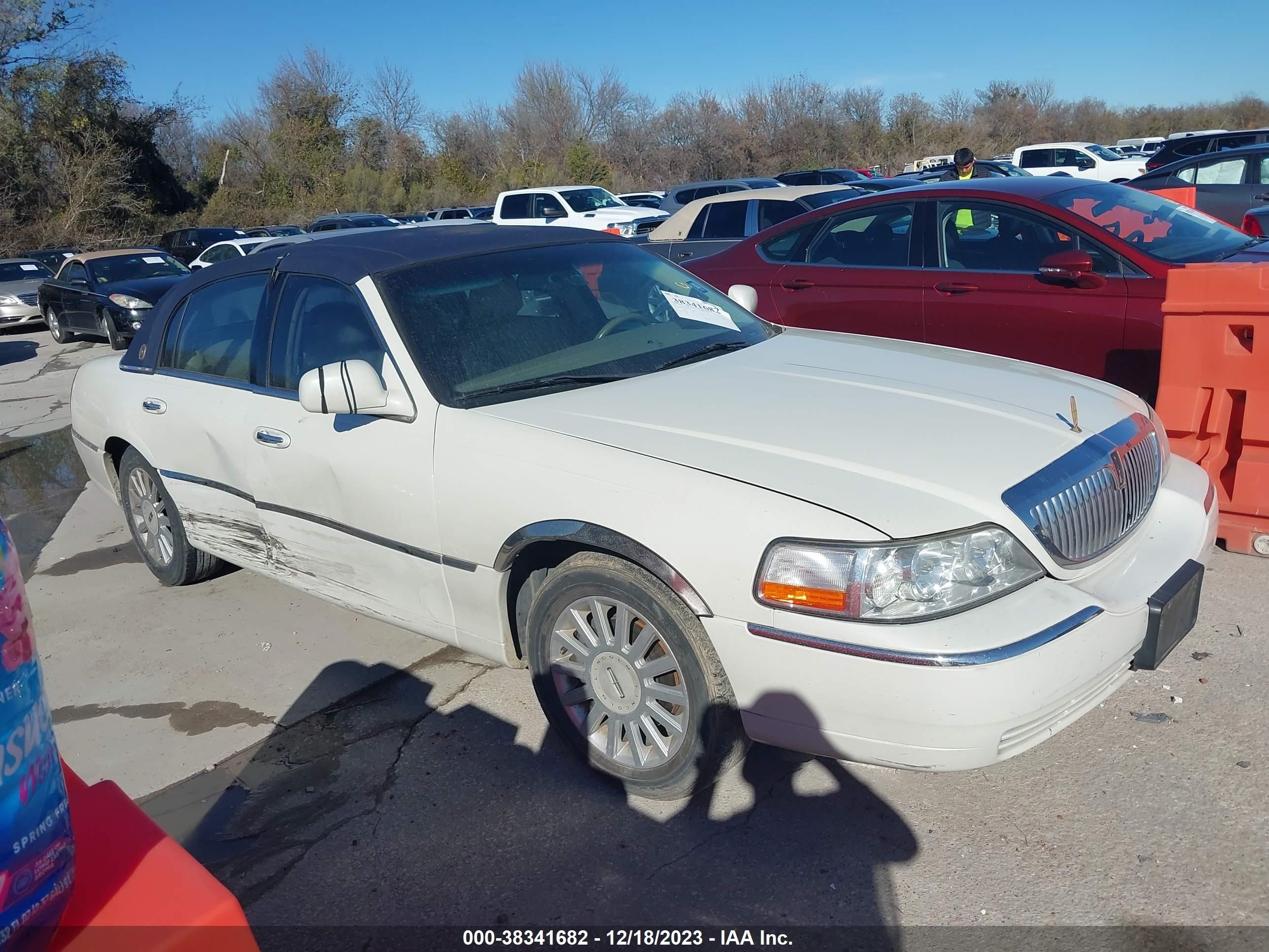 LINCOLN TOWN CAR 2005 1lnhm81w05y619646