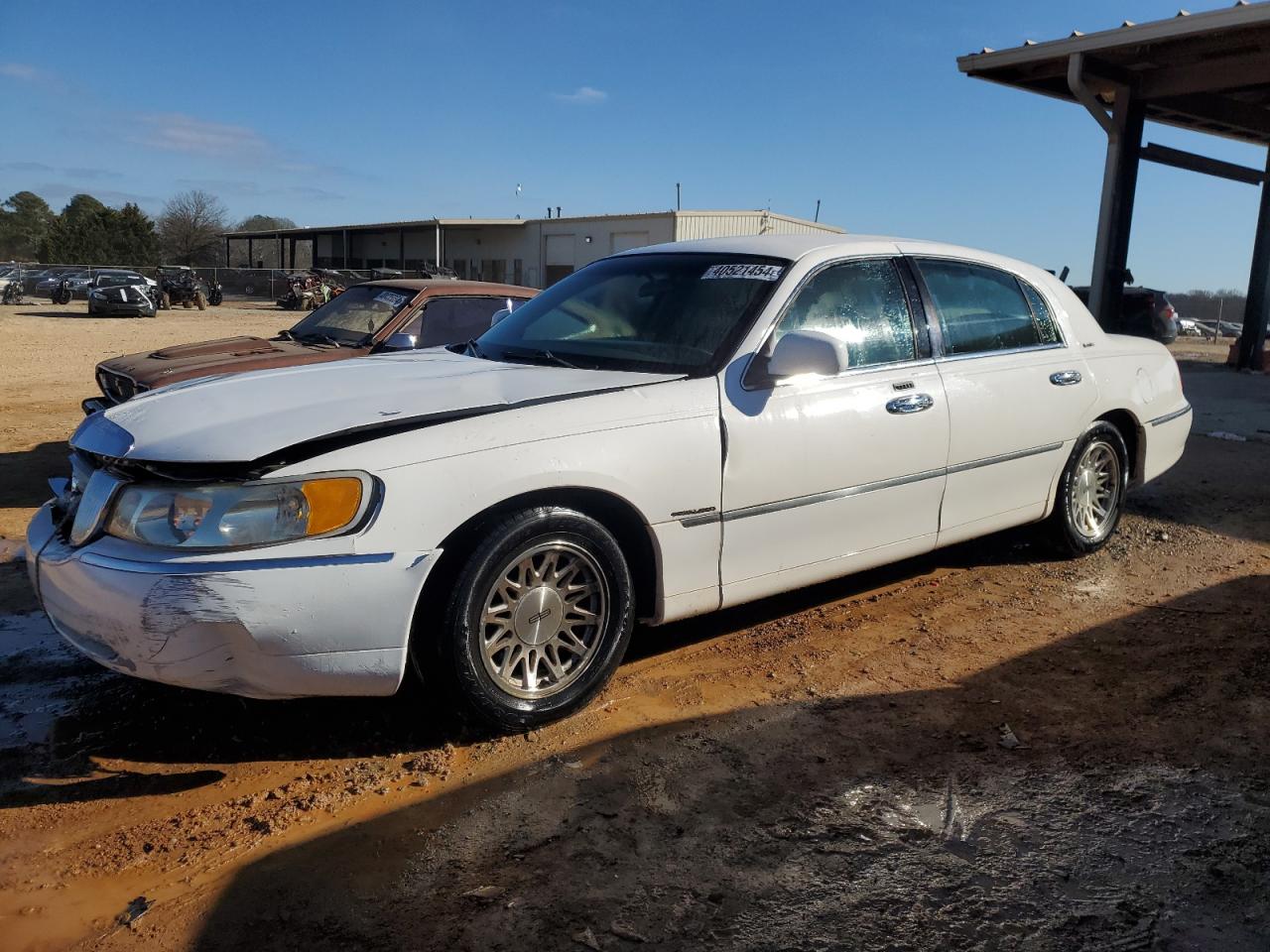 LINCOLN TOWN CAR 2000 1lnhm81w0yy896205