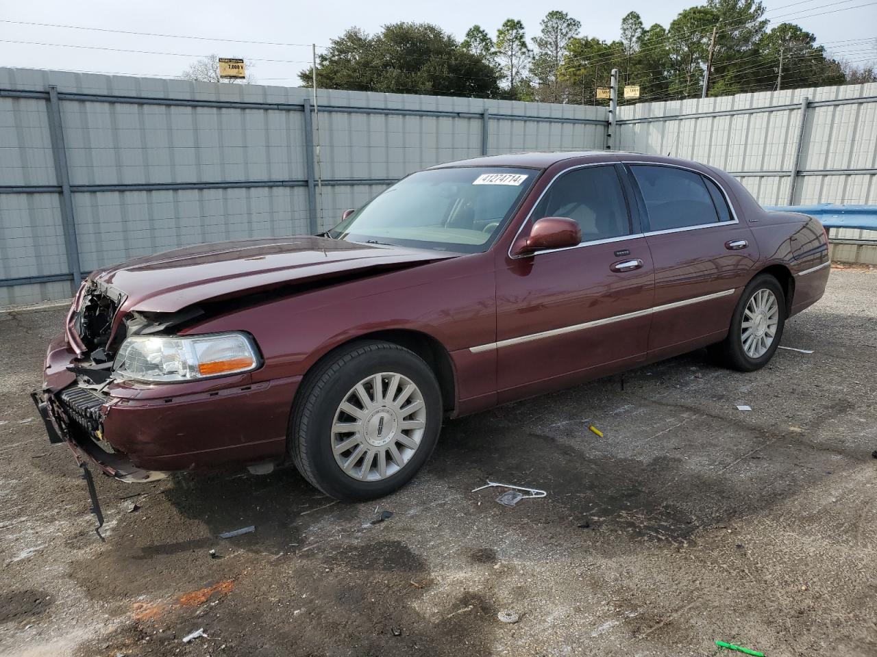 LINCOLN TOWN CAR 2003 1lnhm81w13y601993