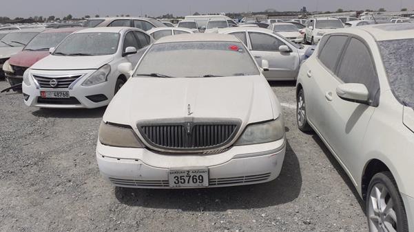 LINCOLN TOWN CAR 2004 1lnhm81w14y625924