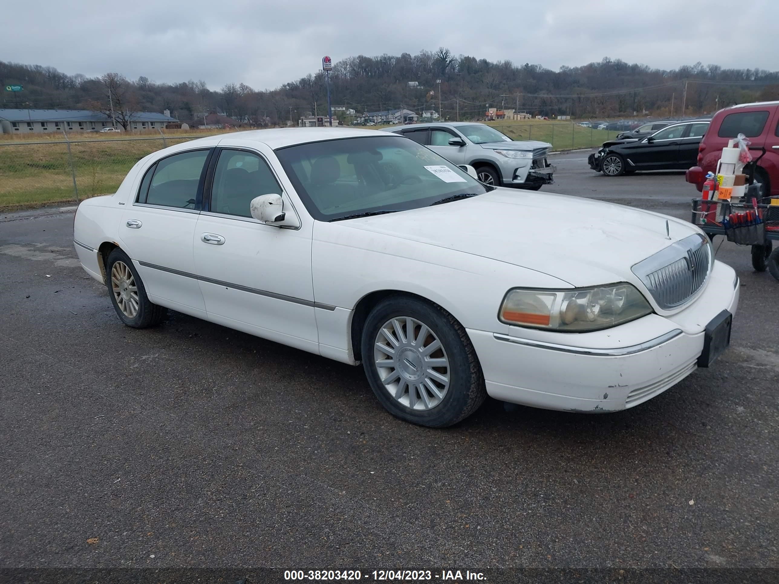 LINCOLN TOWN CAR 2004 1lnhm81w14y650614