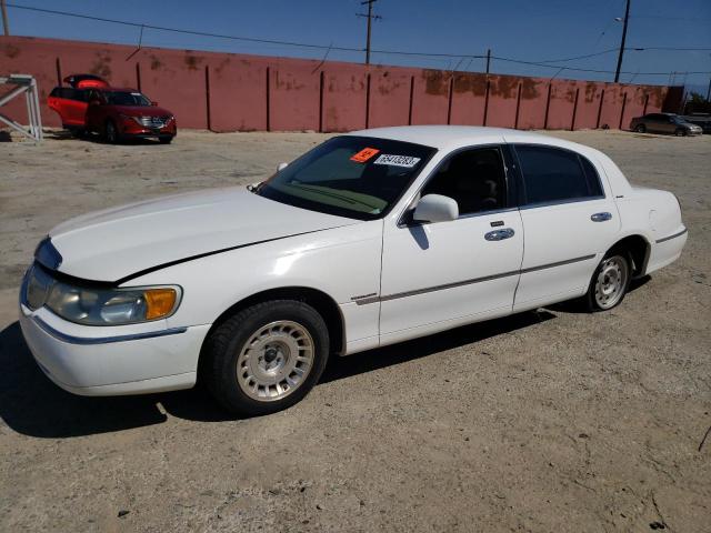 LINCOLN TOWN CAR E 2000 1lnhm81w1yy858126