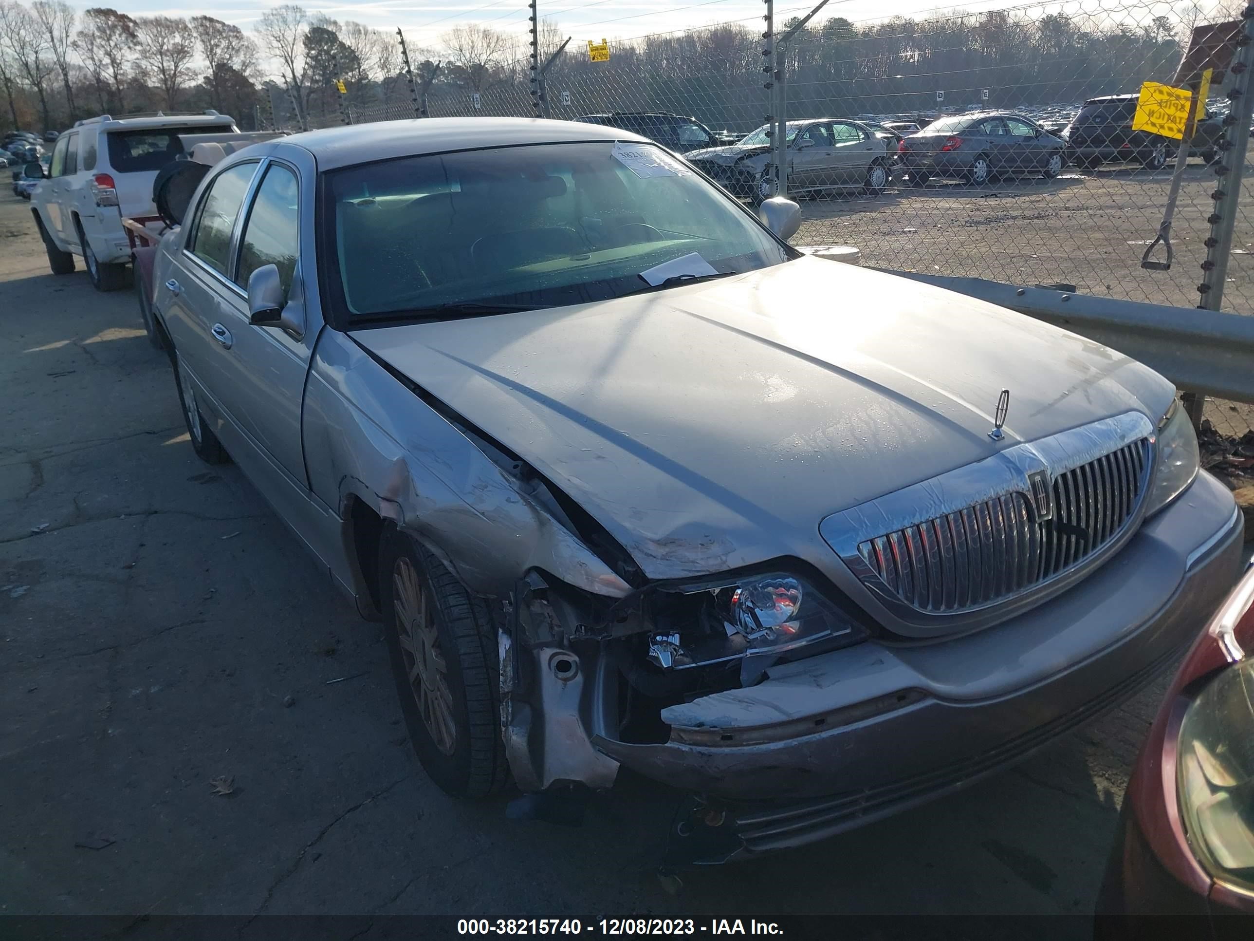 LINCOLN TOWN CAR 2003 1lnhm81w23y695818