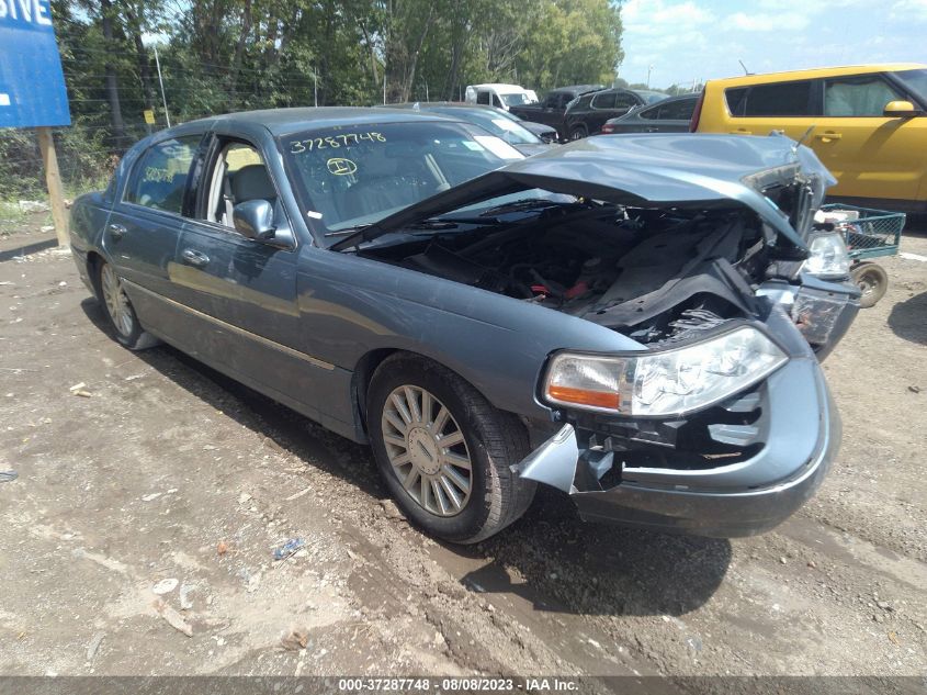 LINCOLN TOWN CAR 2004 1lnhm81w24y664960