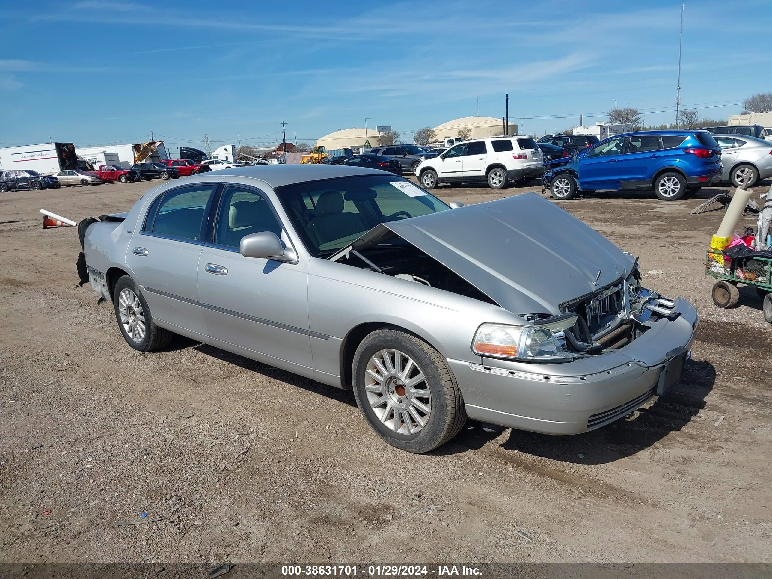 LINCOLN TOWN CAR 2004 1lnhm81w24y667647