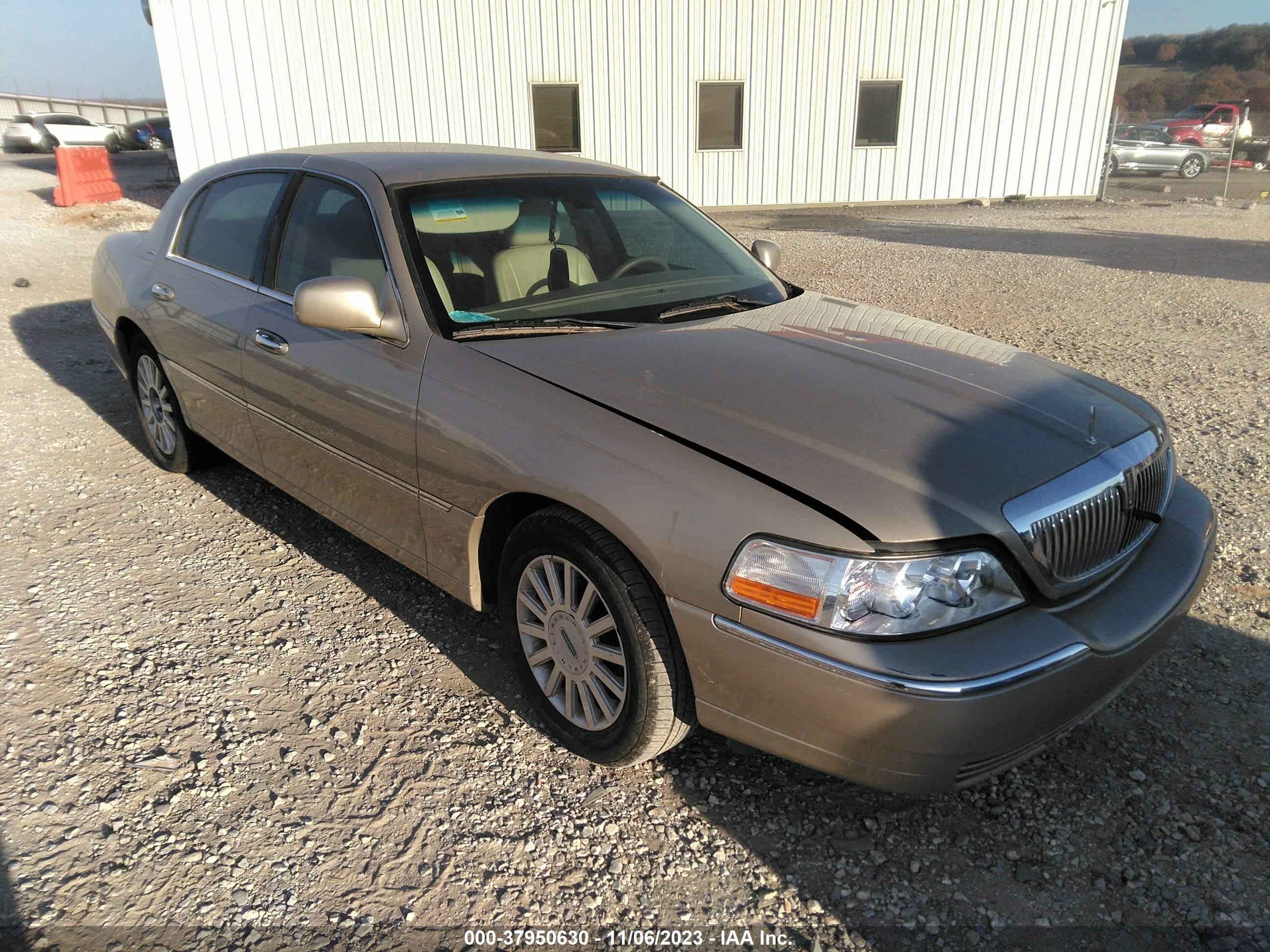 LINCOLN TOWN CAR 2005 1lnhm81w25y663826