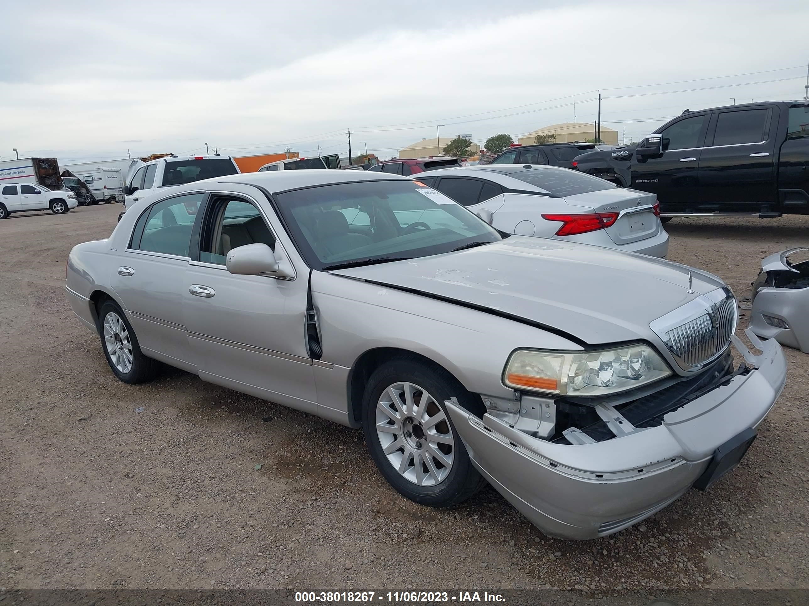 LINCOLN TOWN CAR 2006 1lnhm81w26y608522