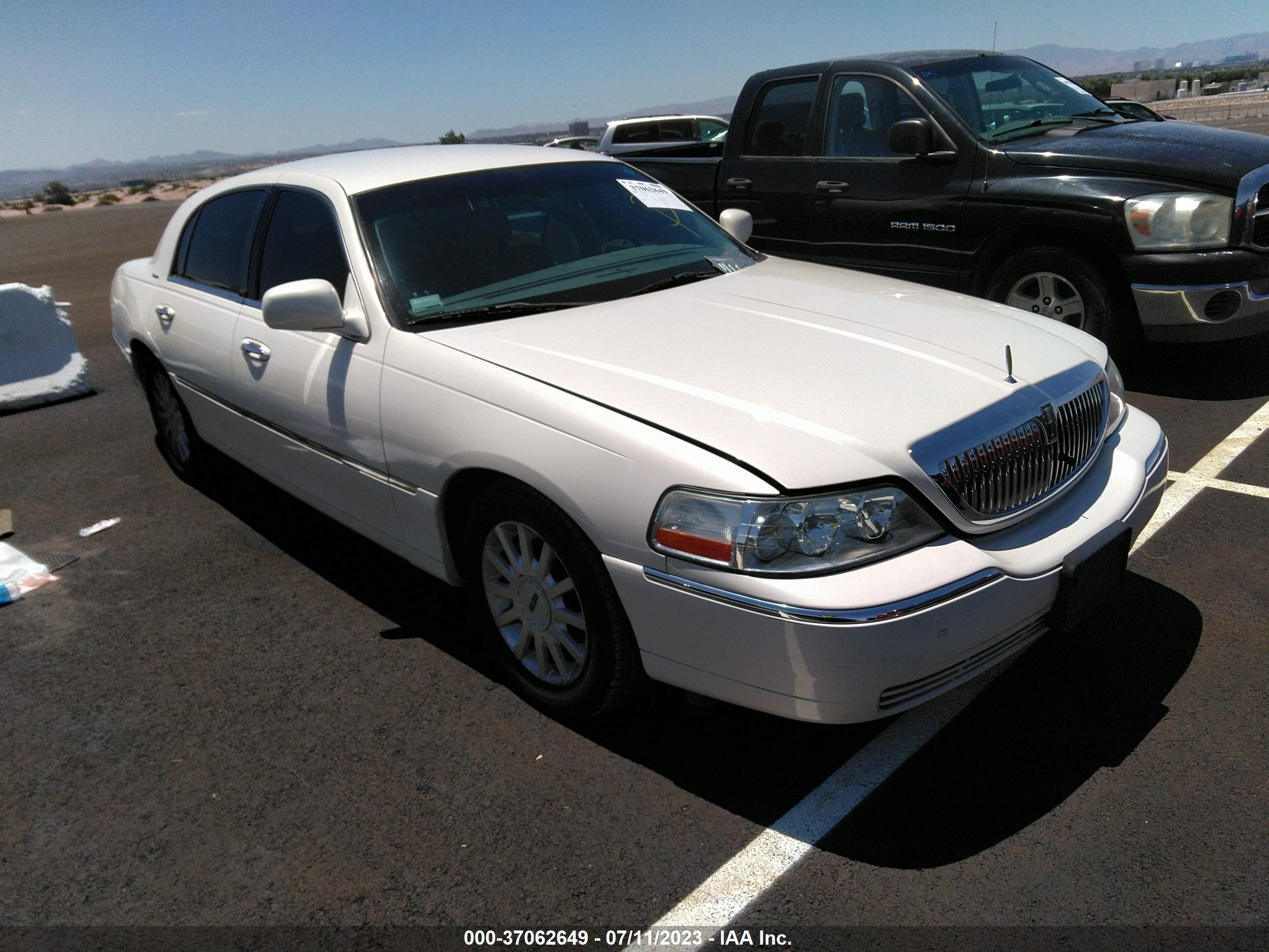 LINCOLN TOWN CAR 2007 1lnhm81w27y605217