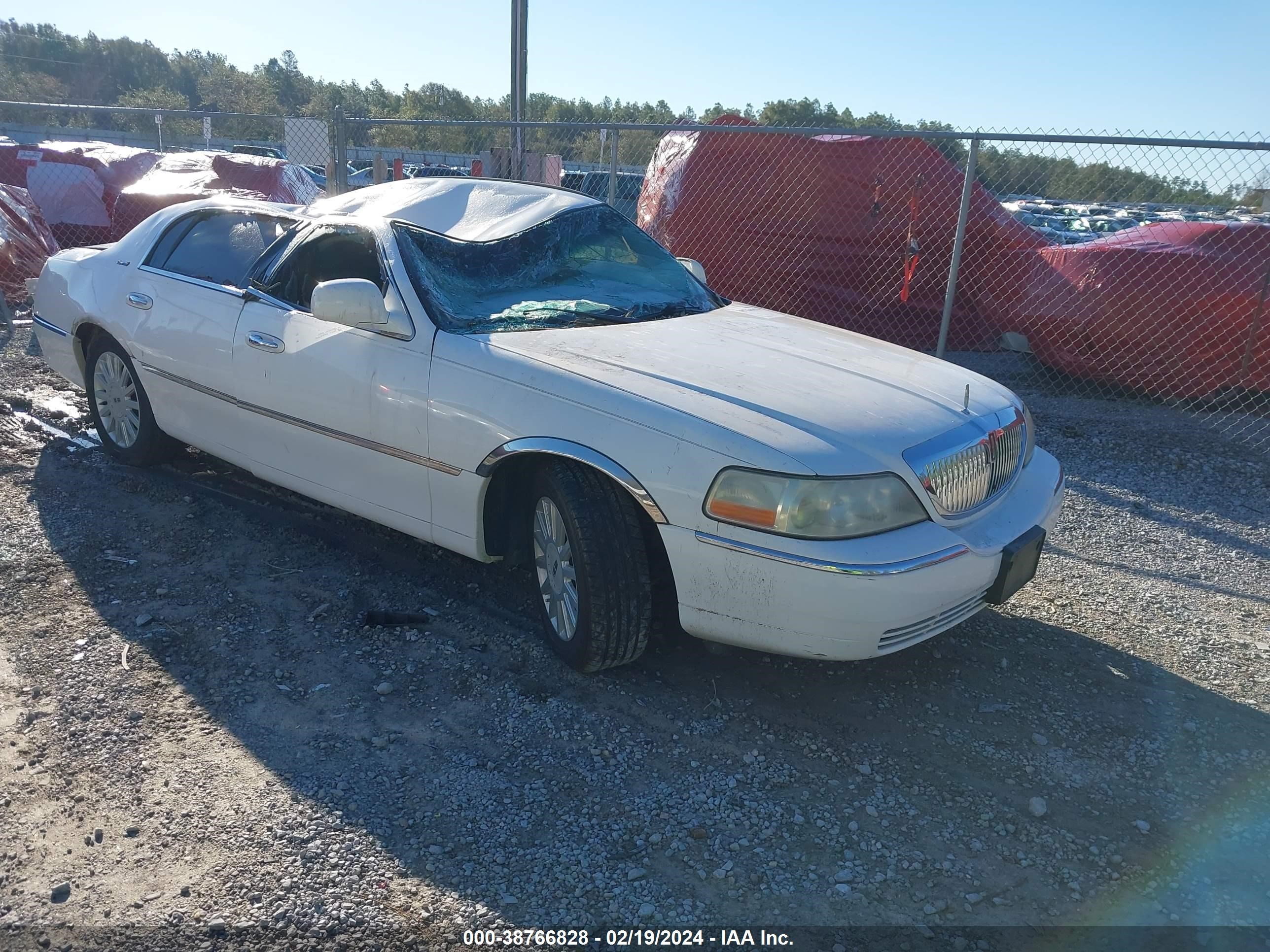 LINCOLN TOWN CAR 2005 1lnhm81w35y657064