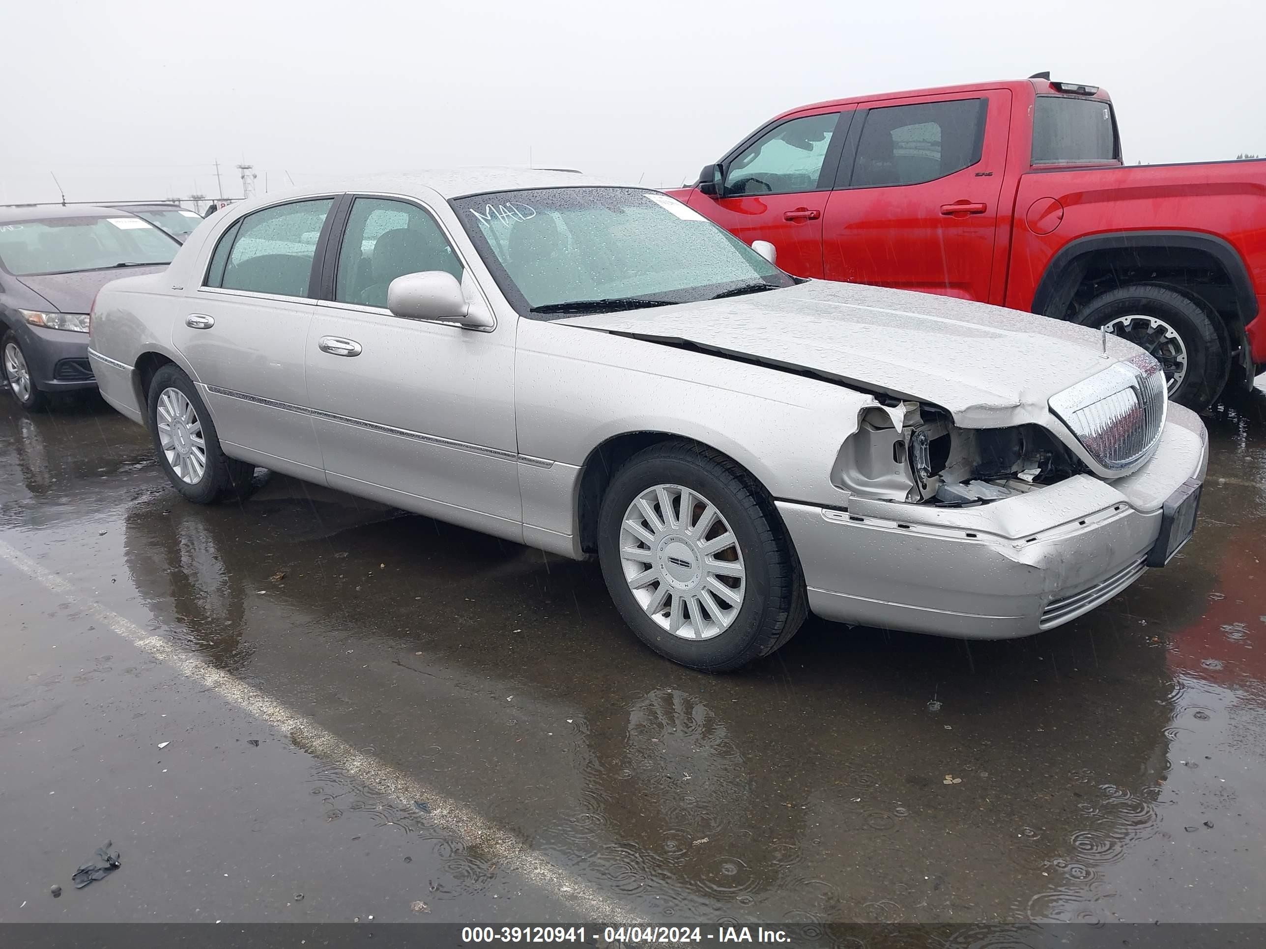 LINCOLN TOWN CAR 2005 1lnhm81w35y658537