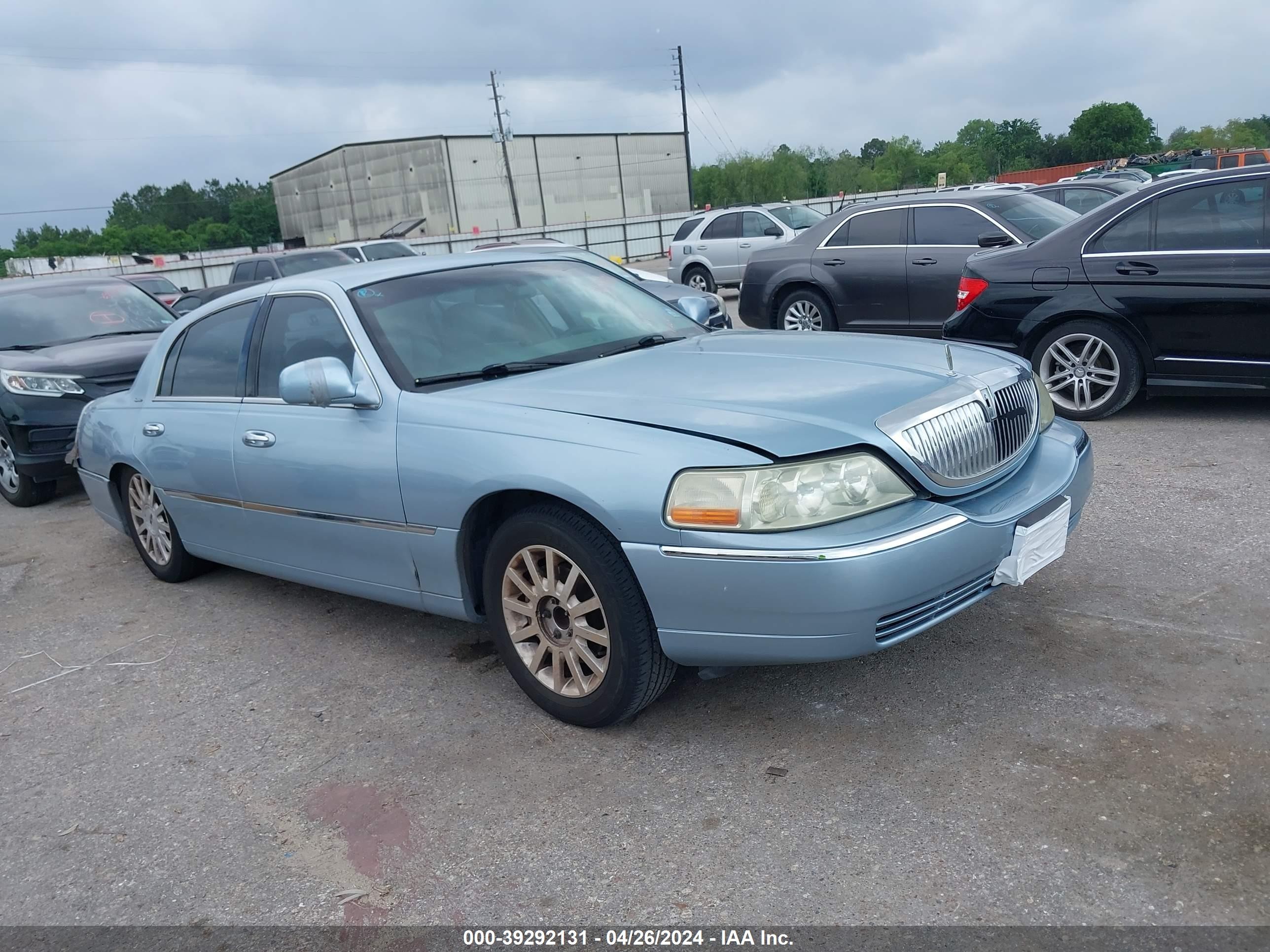 LINCOLN TOWN CAR 2007 1lnhm81w37y613472