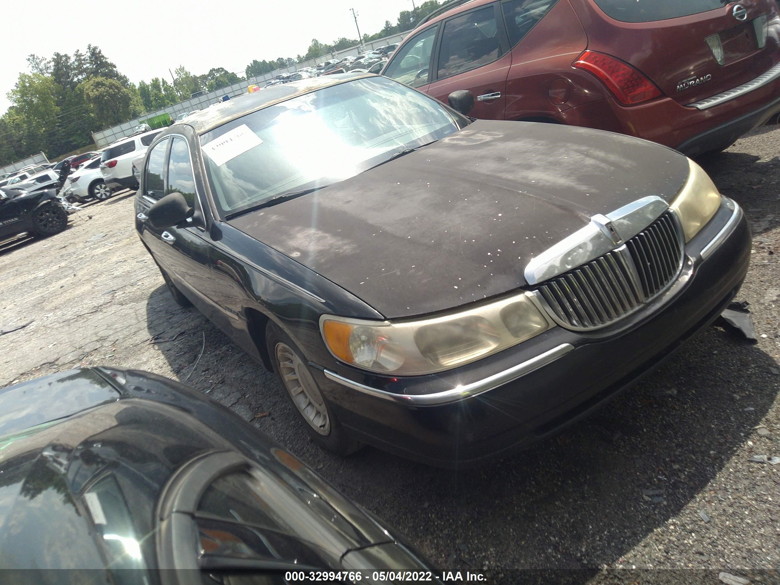 LINCOLN TOWN CAR 2000 1lnhm81w3yy784675