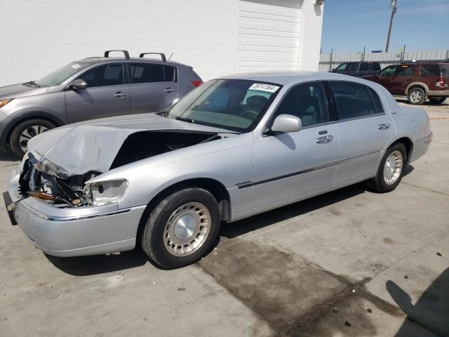 LINCOLN TOWN CAR E 2002 1lnhm81w52y611389