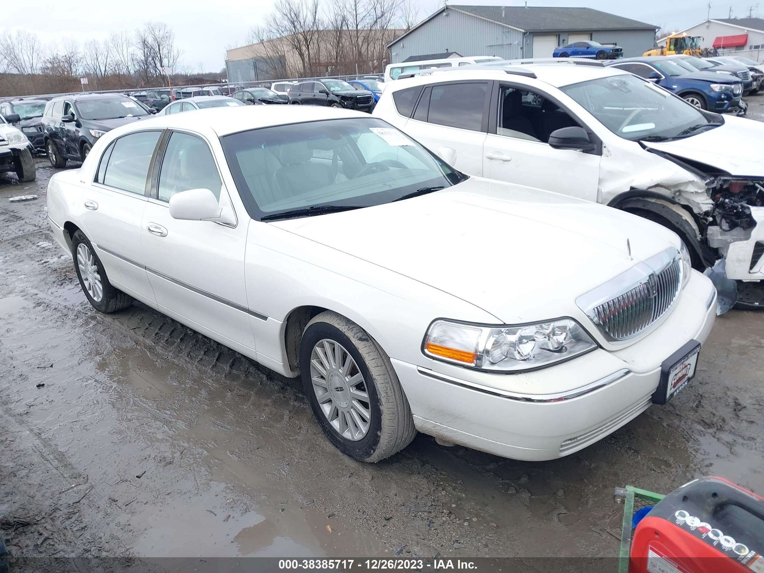 LINCOLN TOWN CAR 2003 1lnhm81w53y607702