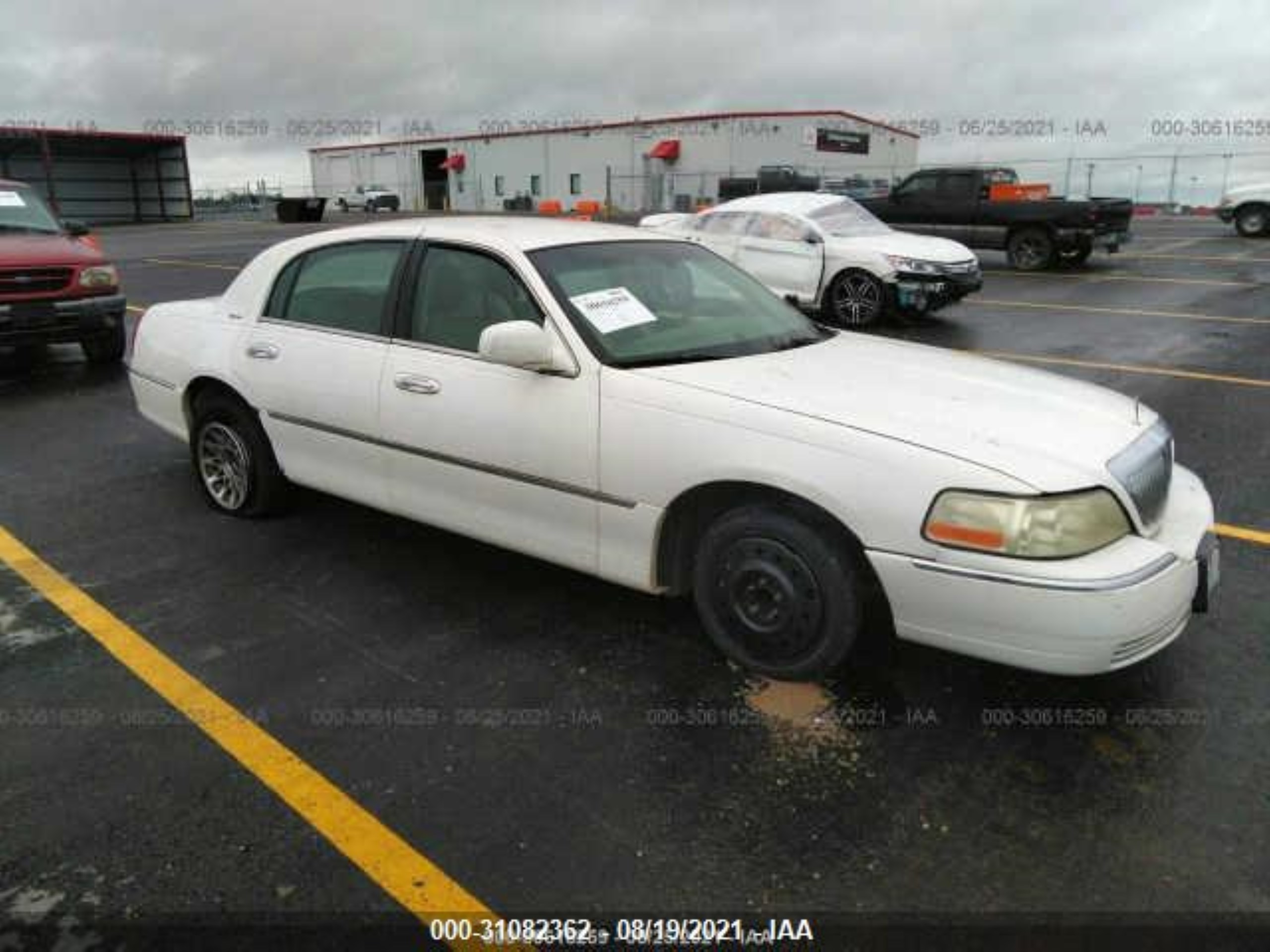 LINCOLN TOWN CAR 2003 1lnhm81w53y692136