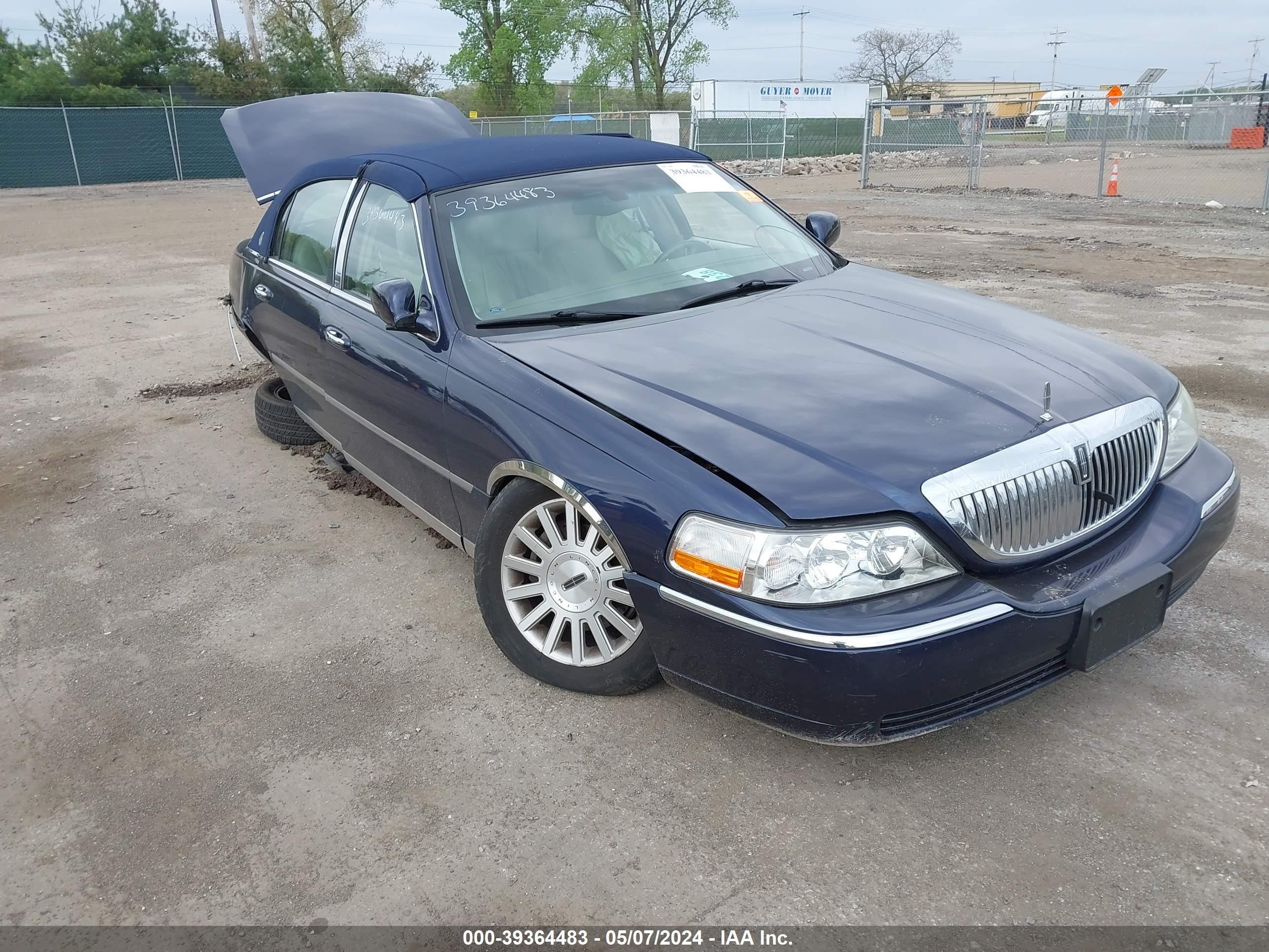 LINCOLN TOWN CAR 2004 1lnhm81w54y672549