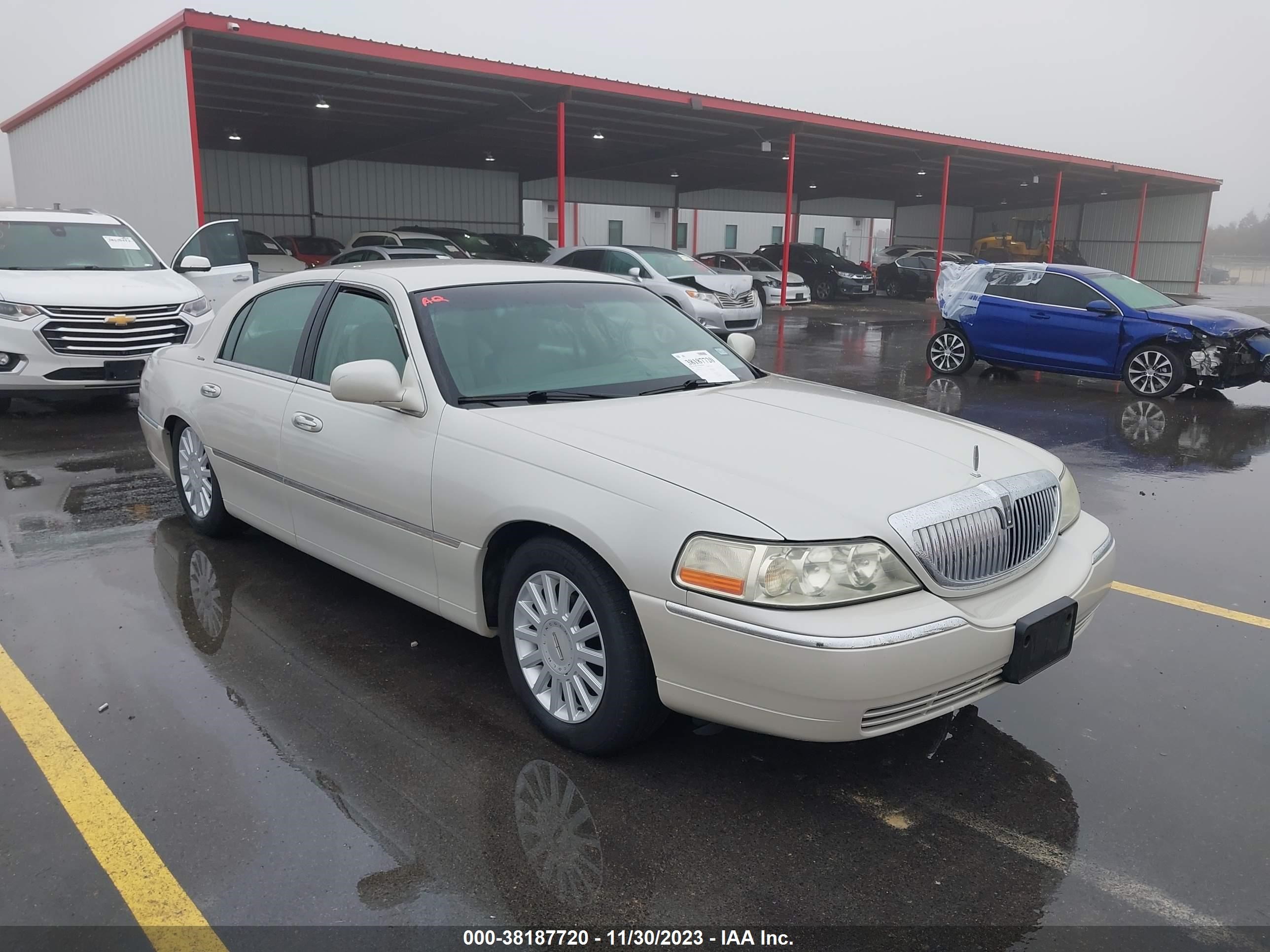 LINCOLN TOWN CAR 2005 1lnhm81w55y657762