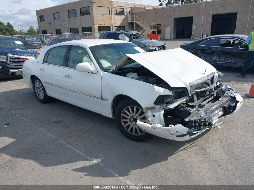 LINCOLN TOWN CAR 2003 1lnhm81w63y674678