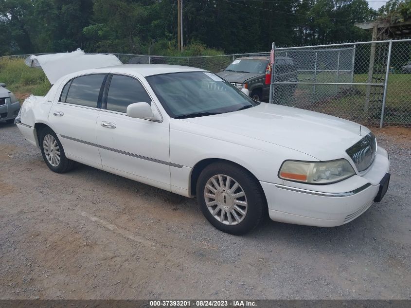 LINCOLN TOWN CAR 2004 1lnhm81w64y610190