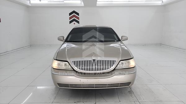 LINCOLN TOWN CAR 2004 1lnhm81w64y675220