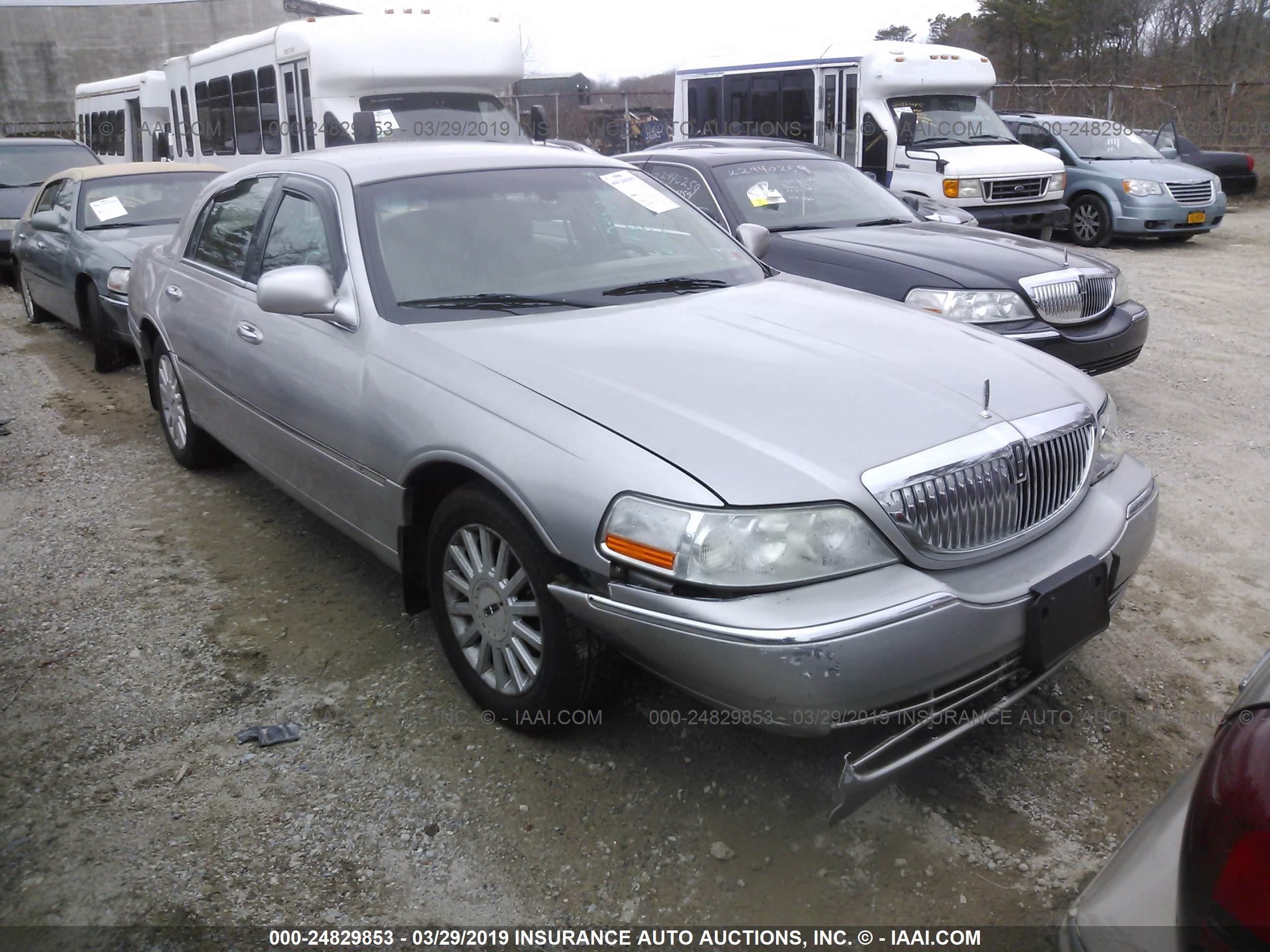 LINCOLN TOWN CAR 2005 1lnhm81w65y667135