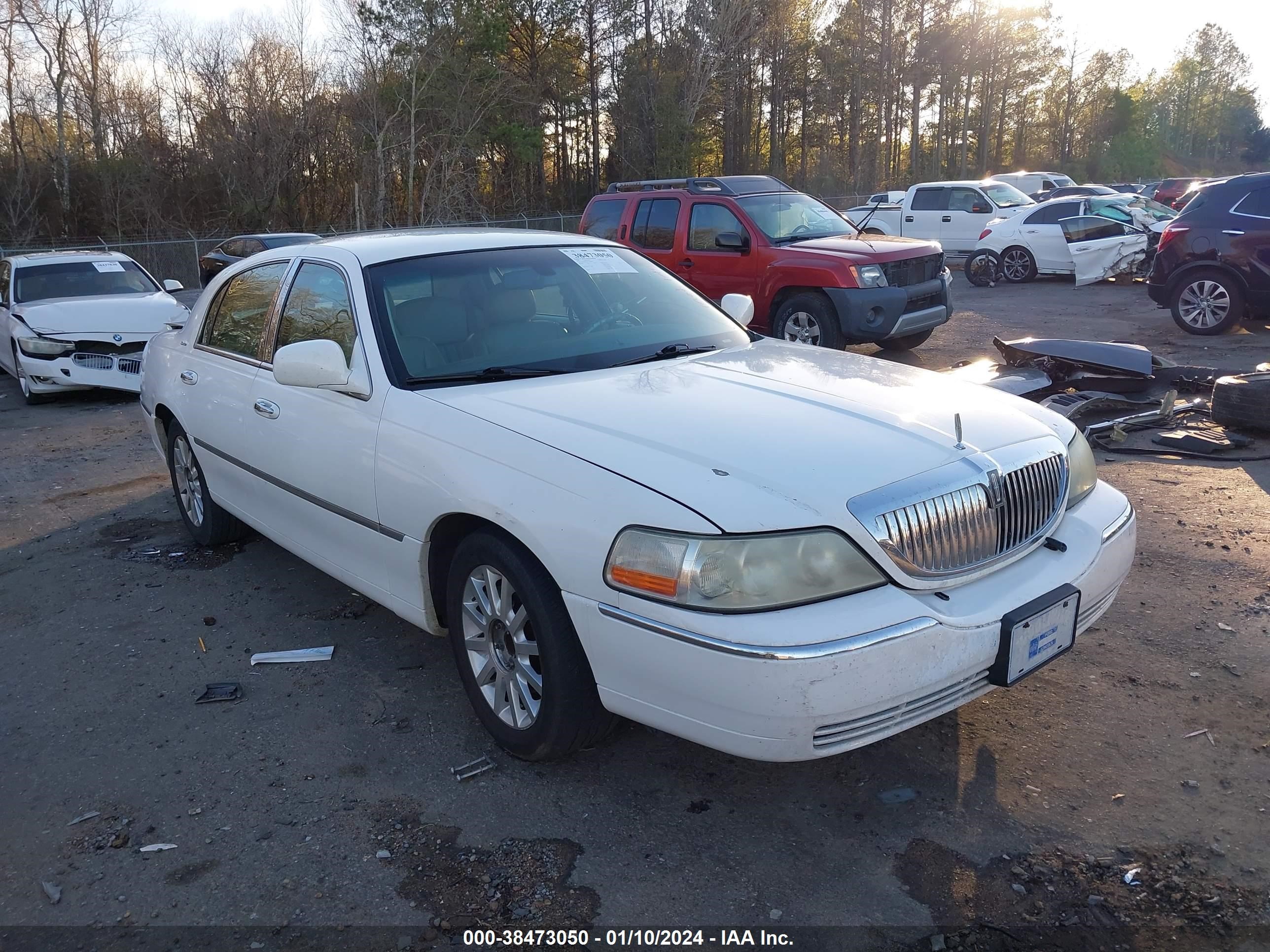 LINCOLN TOWN CAR 2007 1lnhm81w67y610954