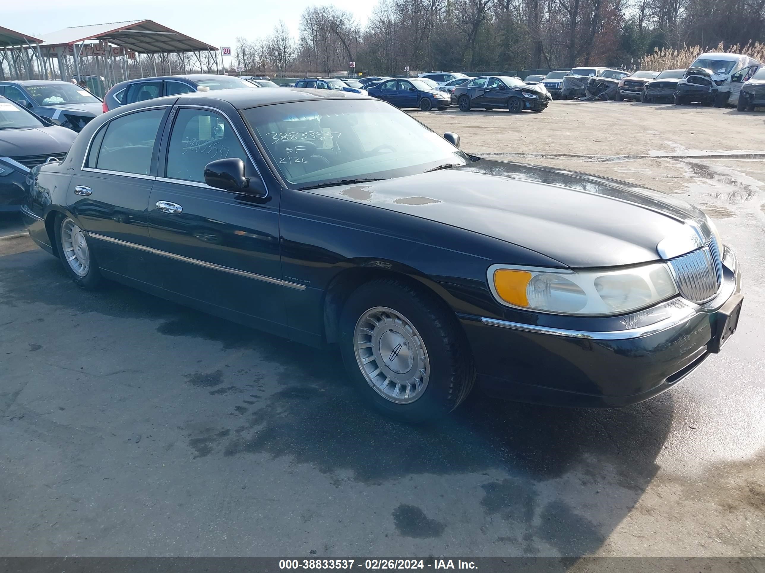 LINCOLN TOWN CAR 1999 1lnhm81w6xy661693