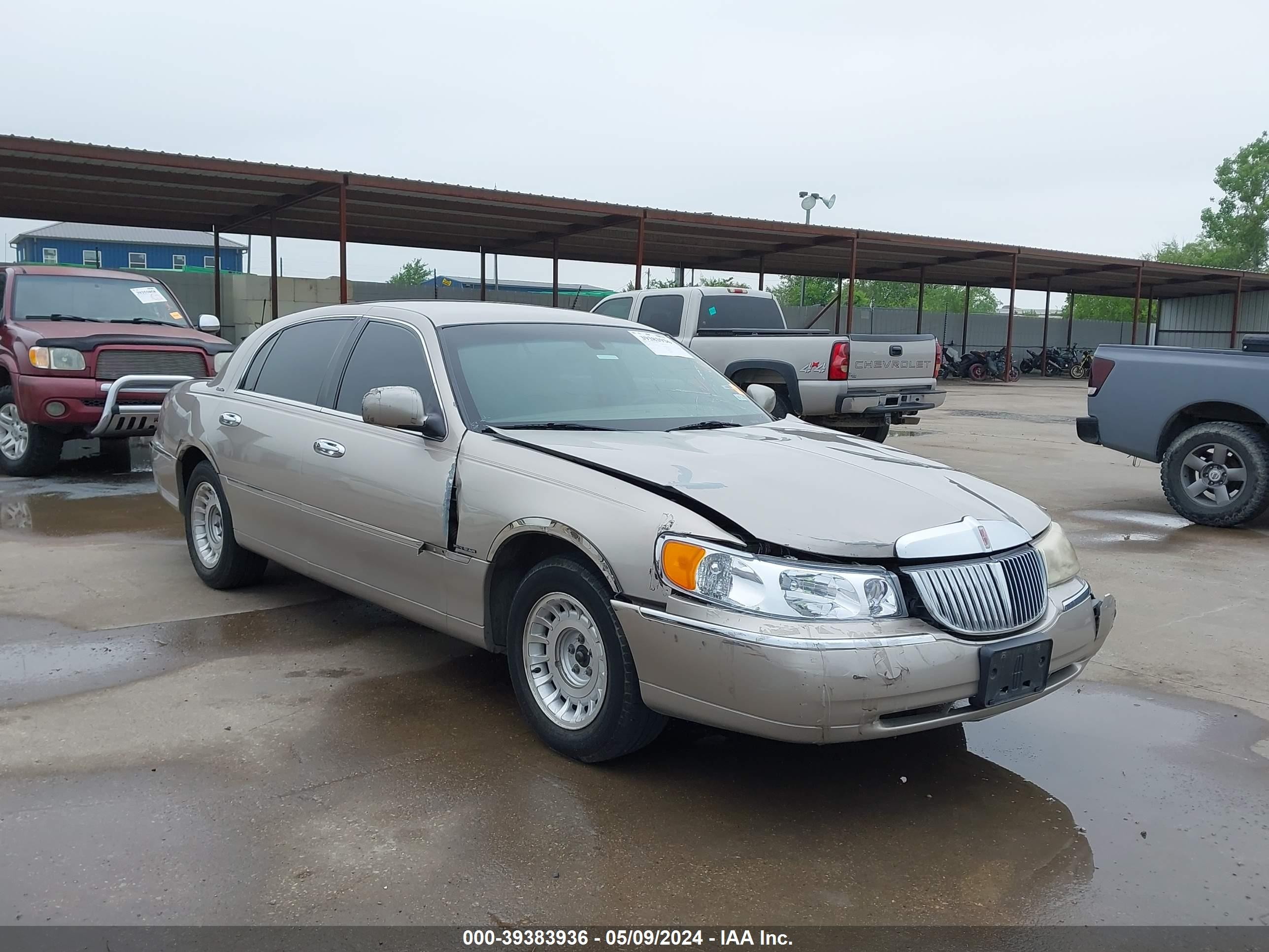 LINCOLN TOWN CAR 2000 1lnhm81w6yy836381