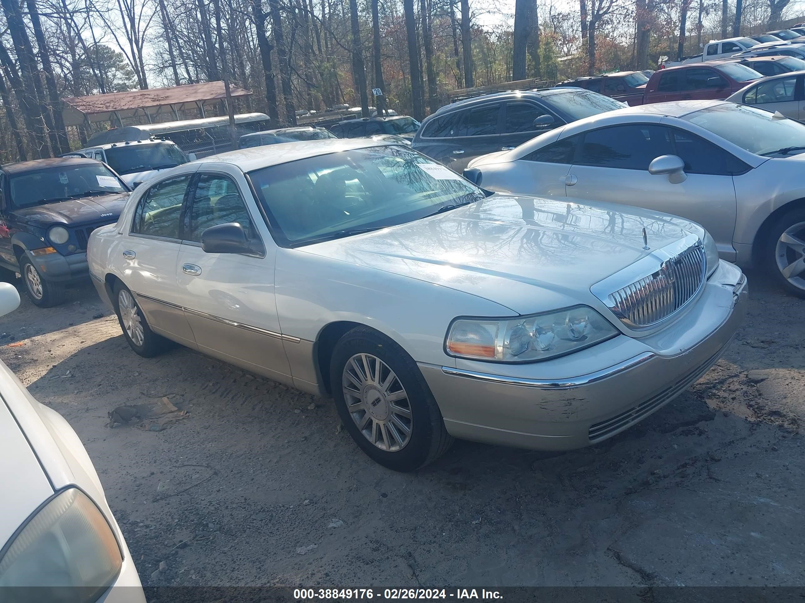 LINCOLN TOWN CAR 2004 1lnhm81w74y651315