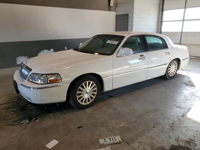 LINCOLN TOWN CAR E 2003 1lnhm81w83y684449