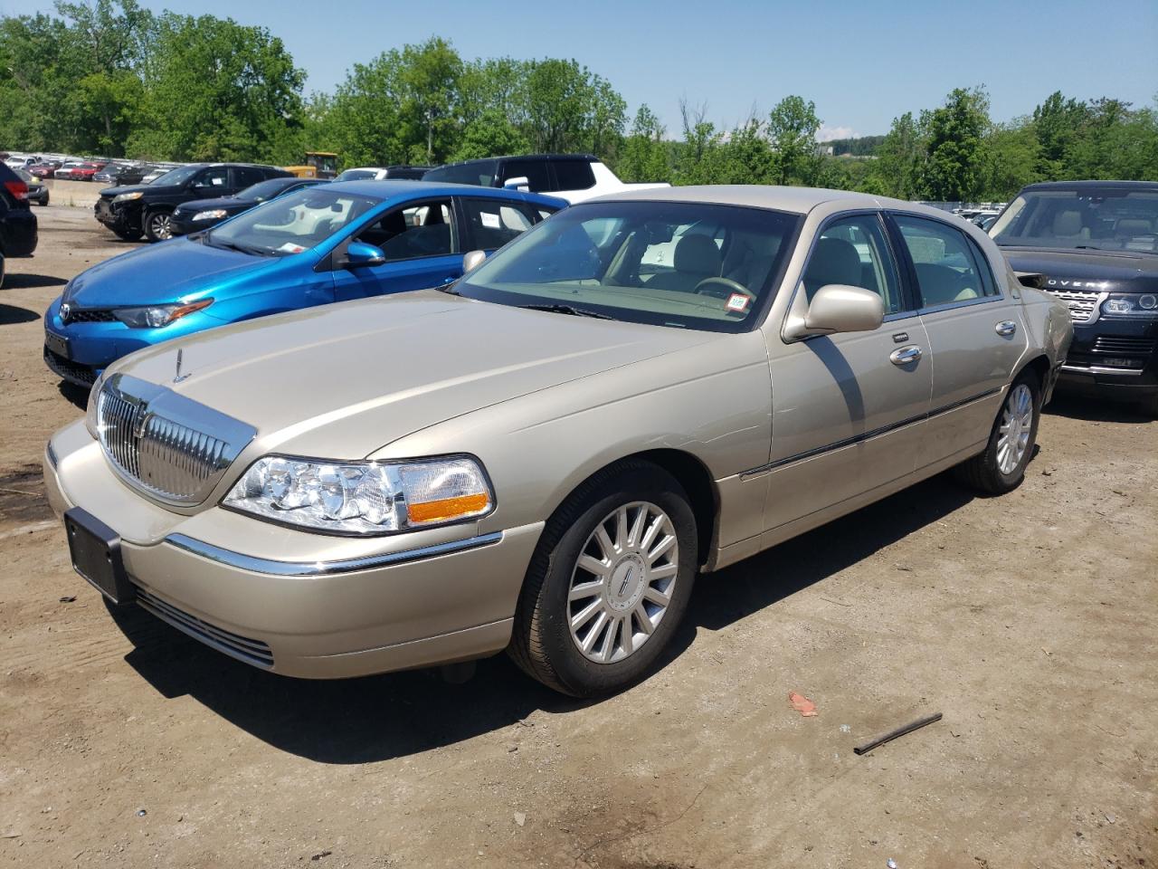 LINCOLN TOWN CAR 2005 1lnhm81w85y624769