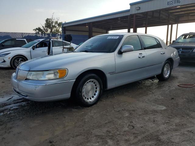 LINCOLN TOWN CAR E 2000 1lnhm81w8yy877899