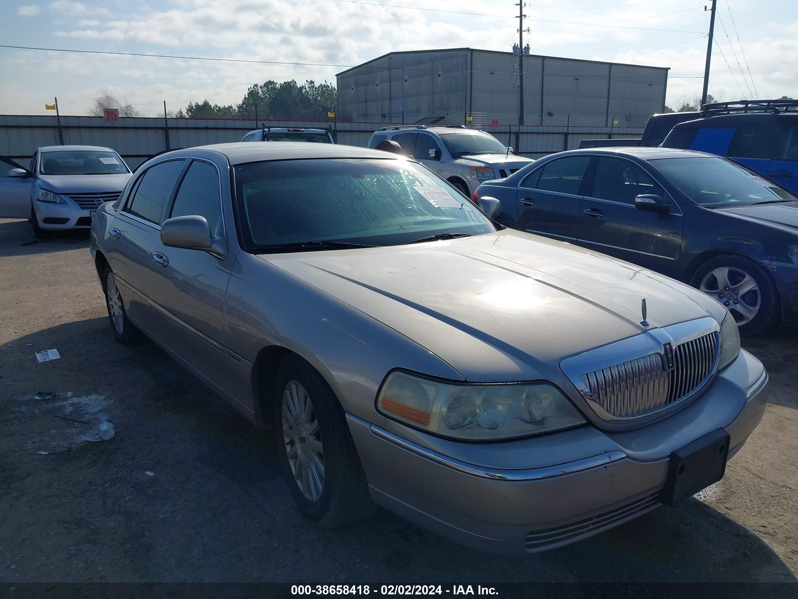 LINCOLN TOWN CAR 2003 1lnhm81w93y633736