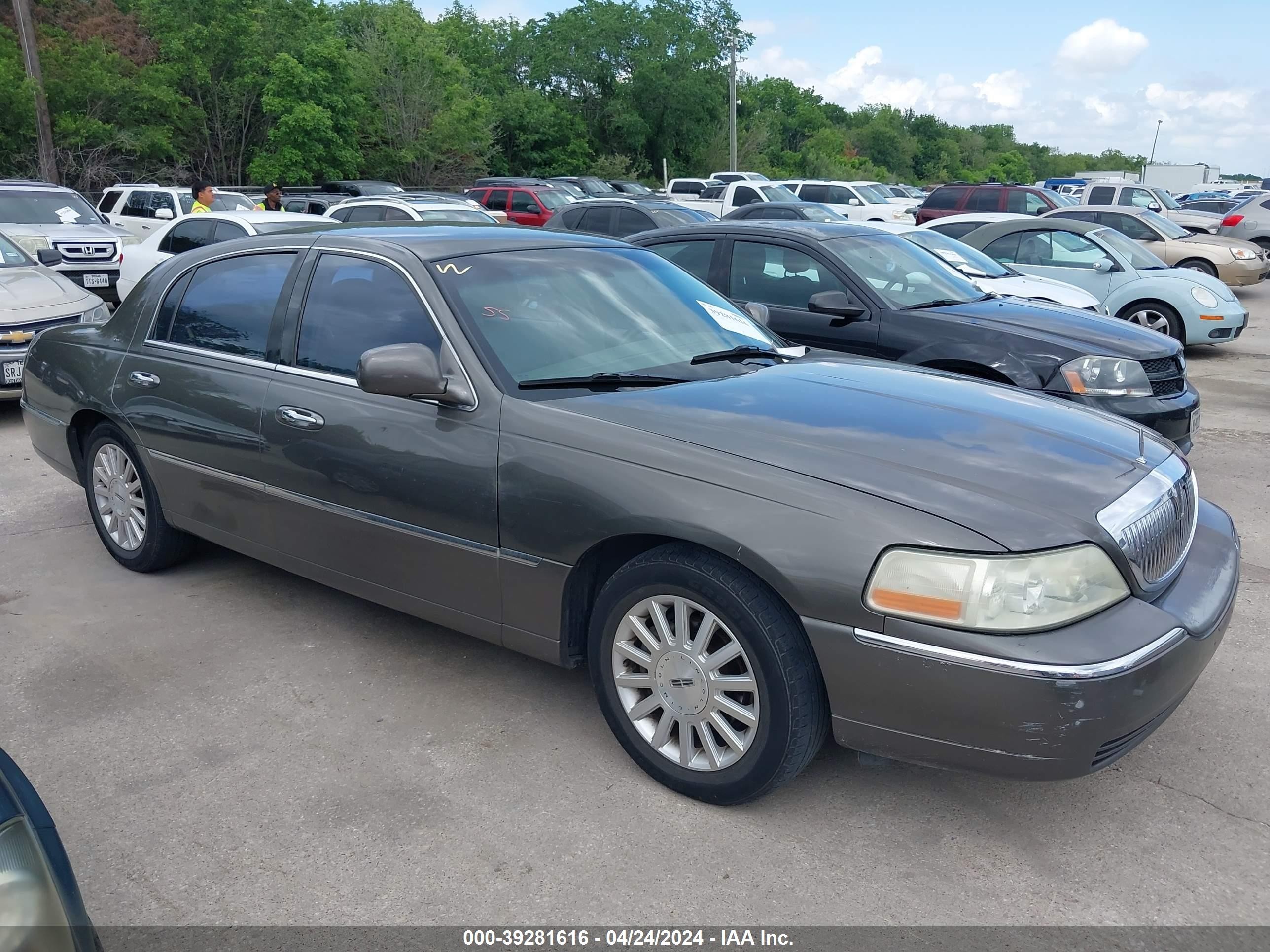 LINCOLN TOWN CAR 2003 1lnhm81w93y644610