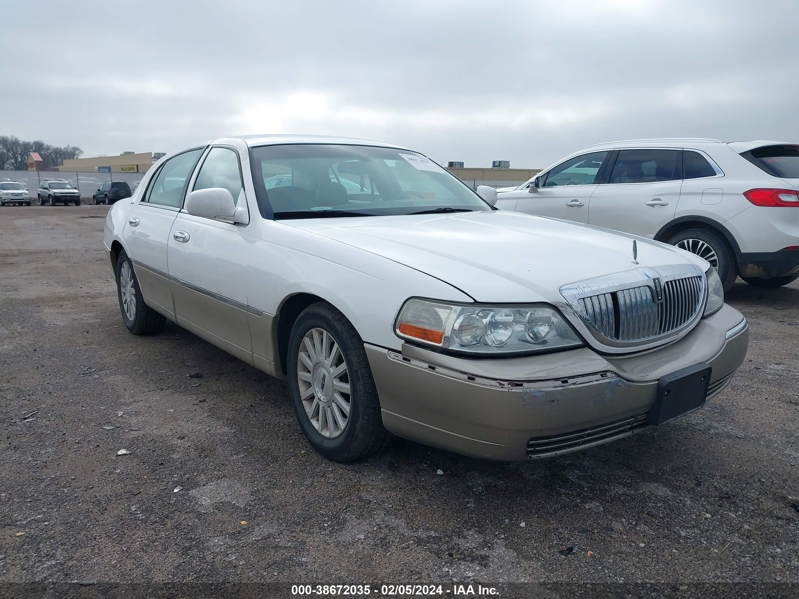 LINCOLN TOWN CAR 2003 1lnhm81w93y689692