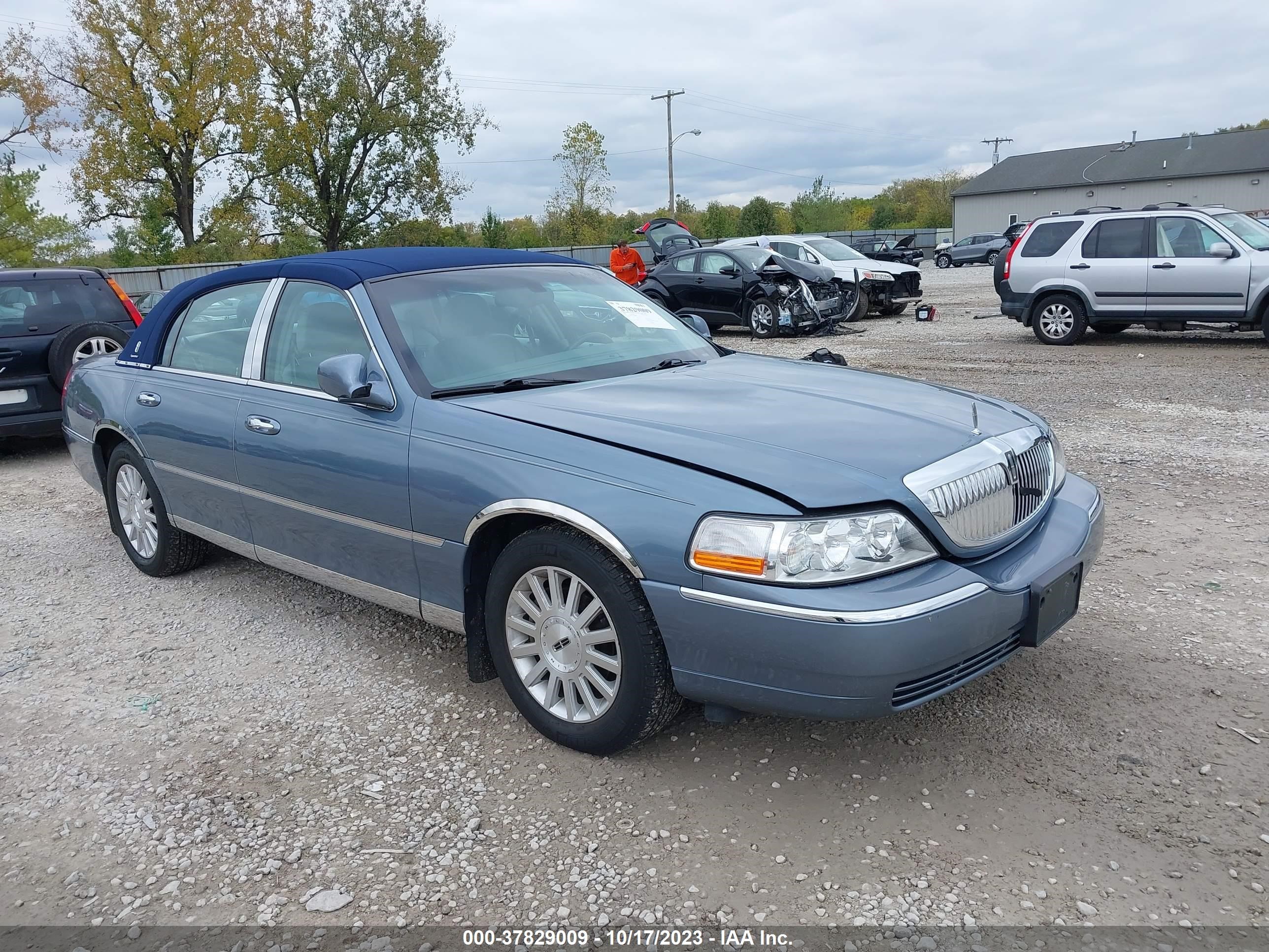 LINCOLN TOWN CAR 2004 1lnhm81w94y602486