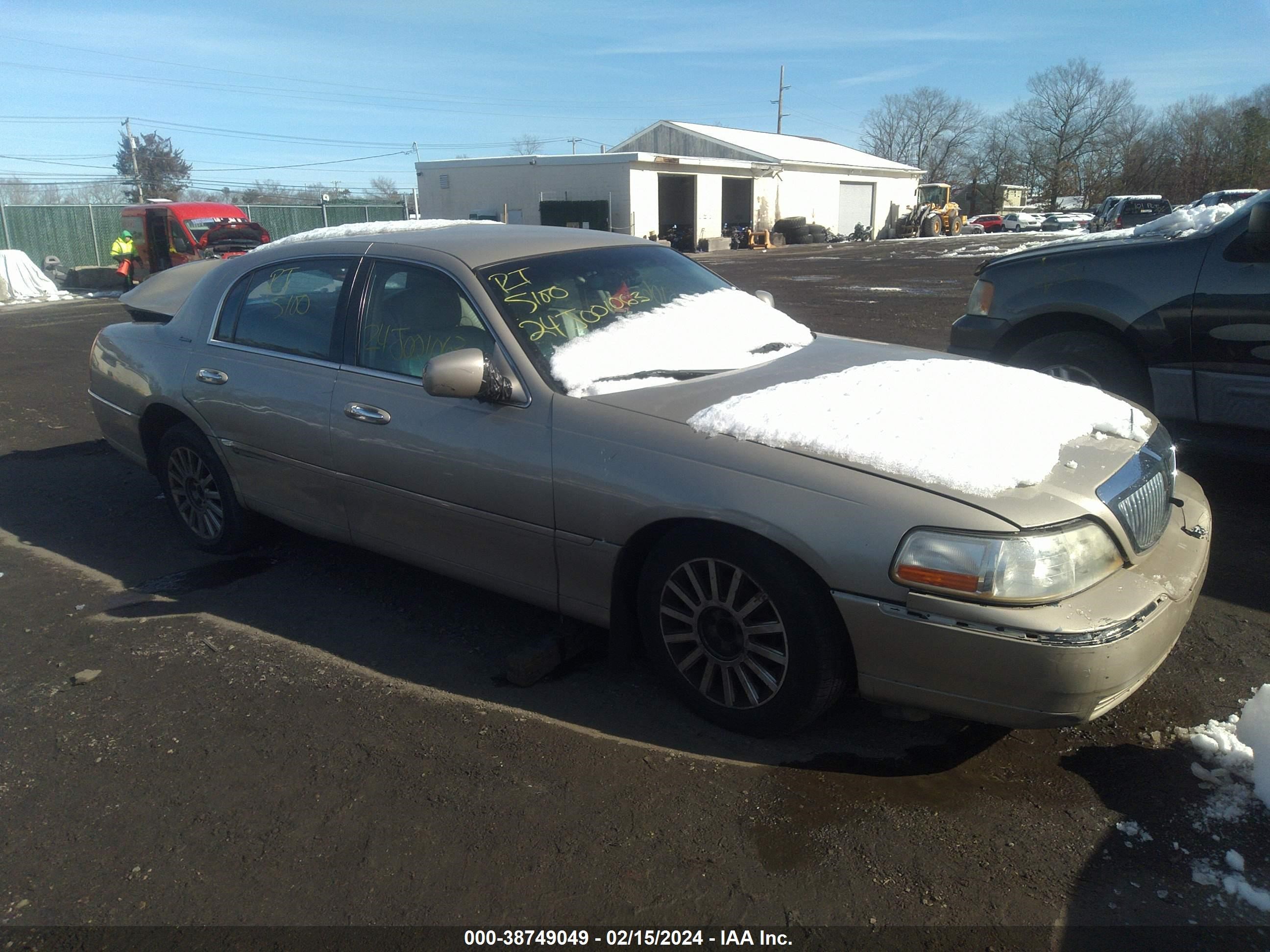 LINCOLN TOWN CAR 2005 1lnhm81w95y611352