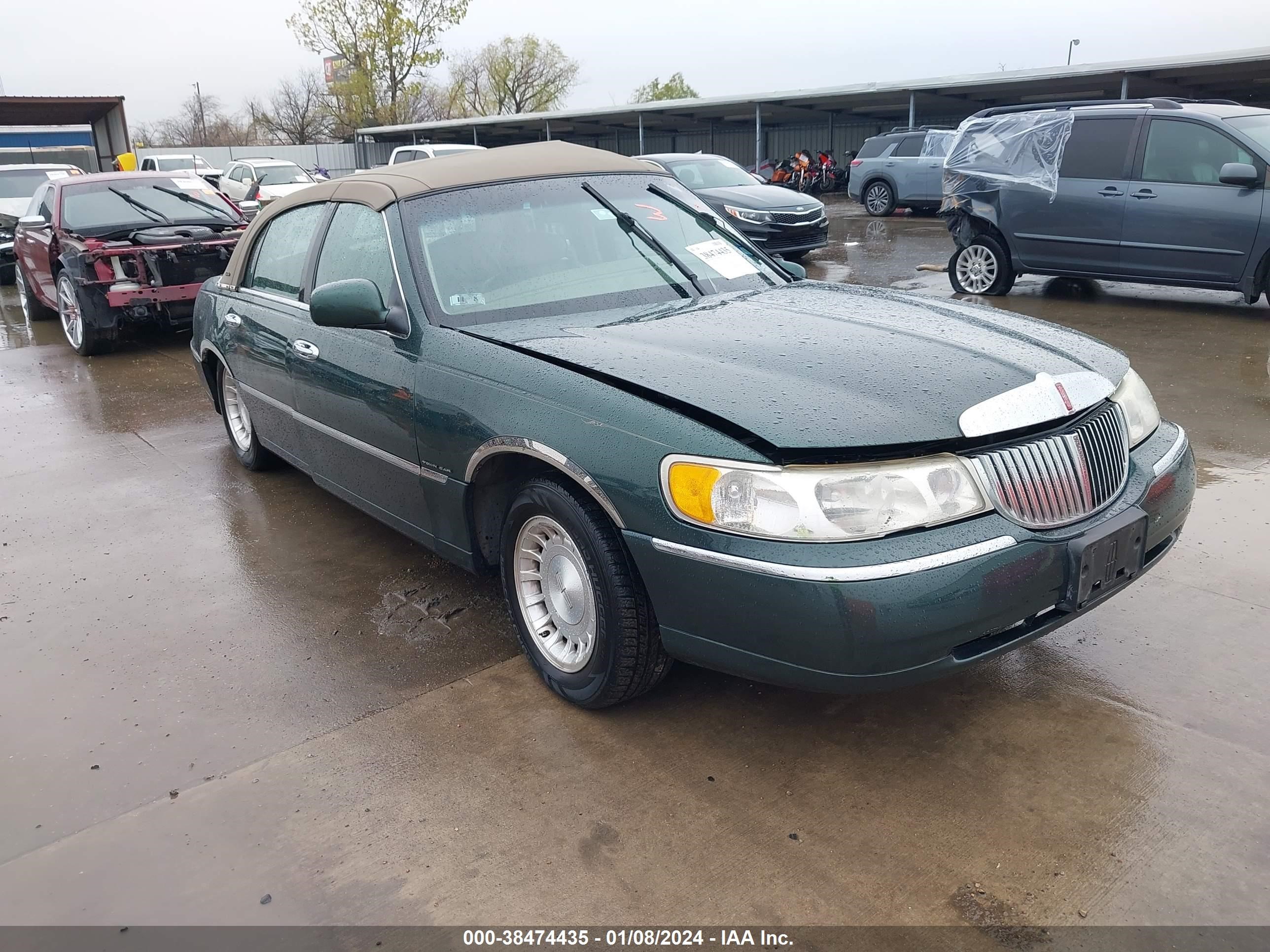 LINCOLN TOWN CAR 2001 1lnhm81wx1y684546