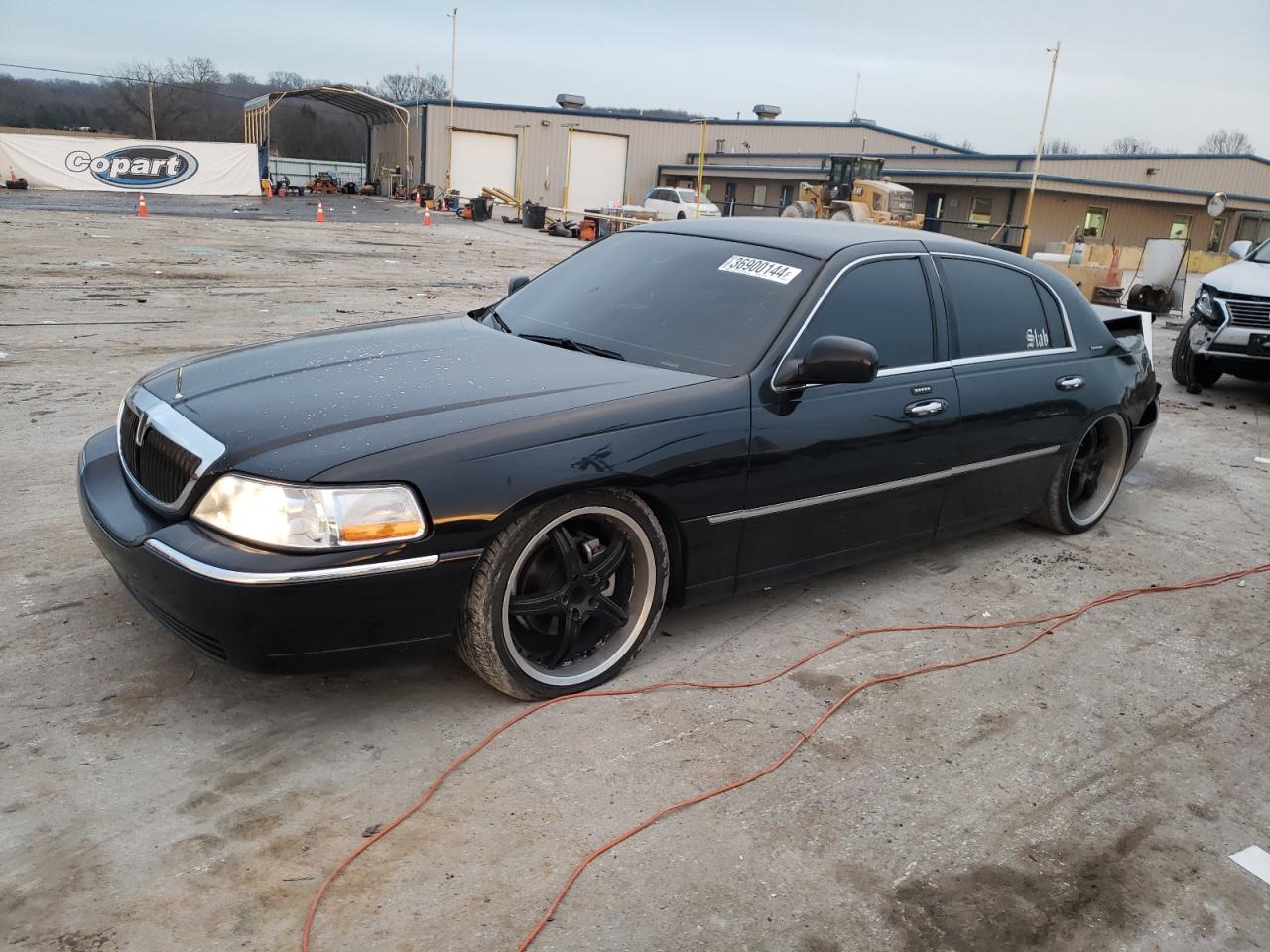 LINCOLN TOWN CAR 2003 1lnhm81wx3y626309