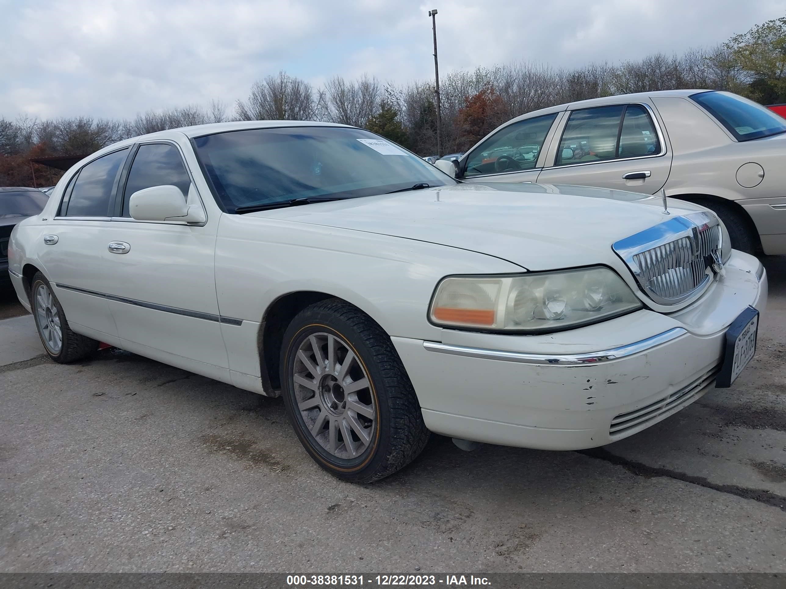 LINCOLN TOWN CAR 2006 1lnhm81wx6y606744