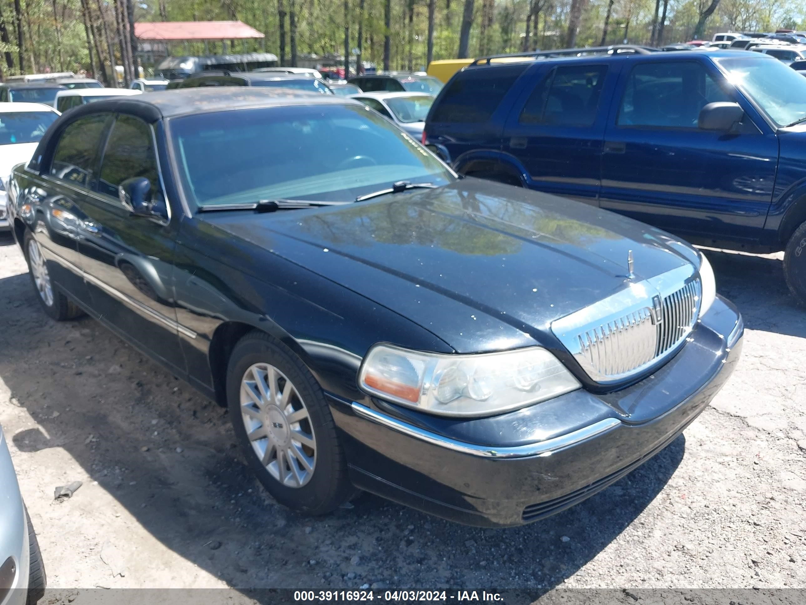 LINCOLN TOWN CAR 2006 1lnhm81wx6y610759