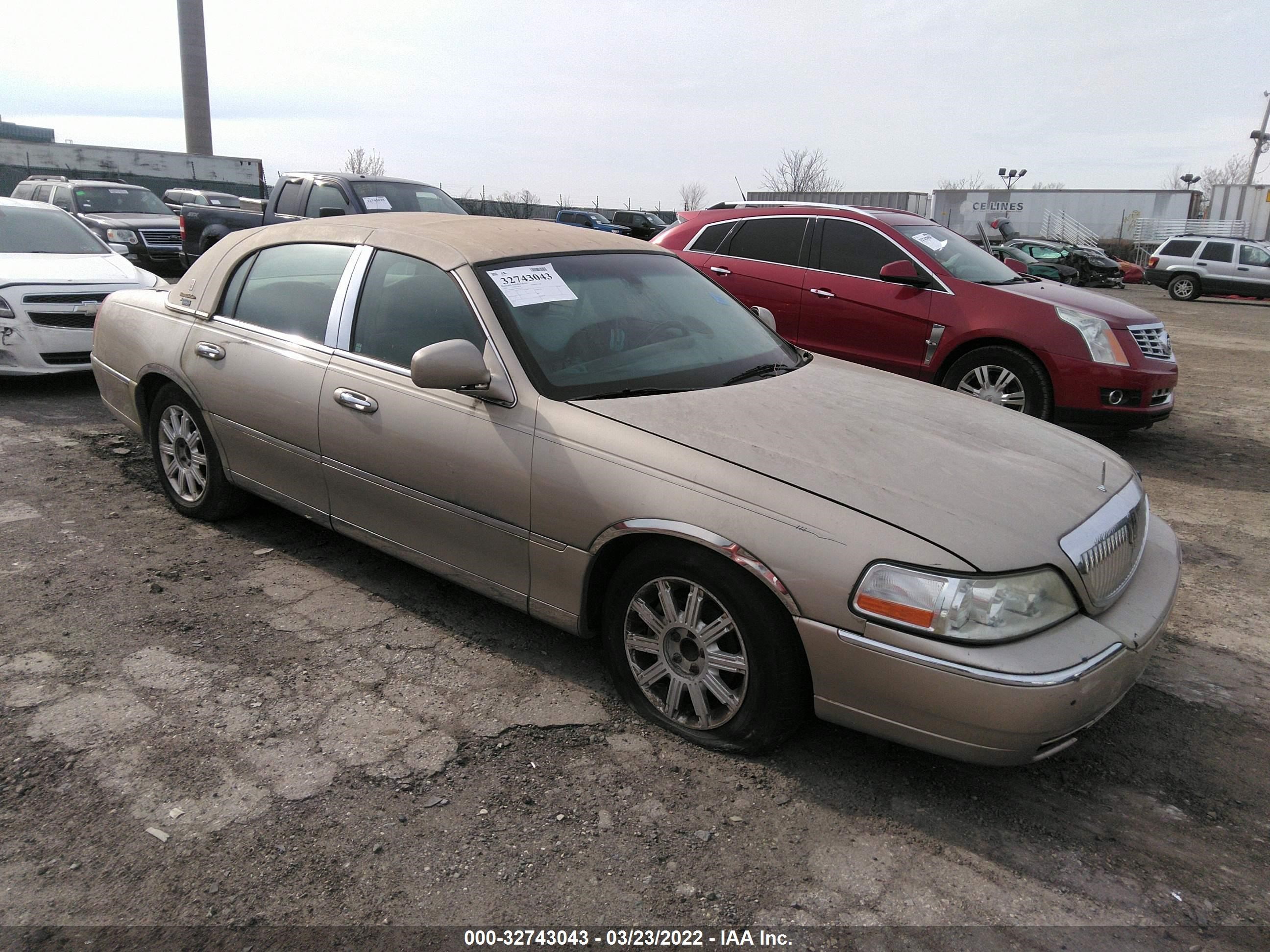 LINCOLN TOWN CAR 2006 1lnhm82v06y613207