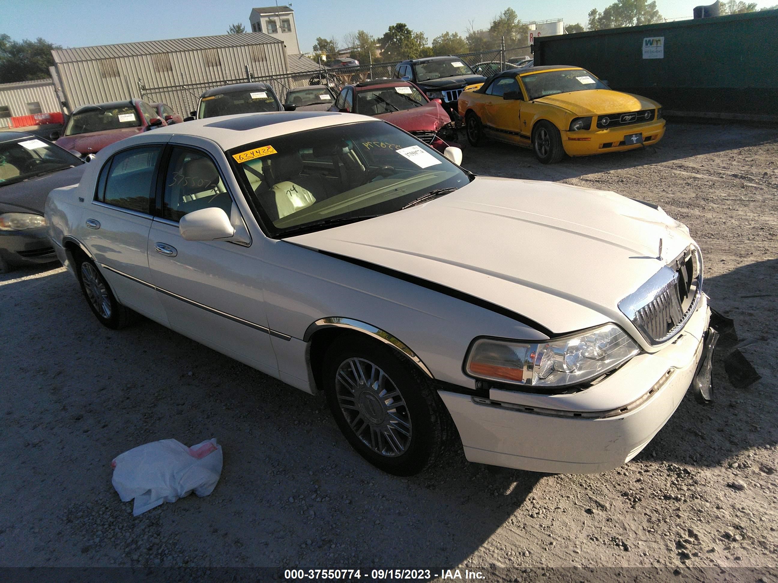 LINCOLN TOWN CAR 2006 1lnhm82v06y624420