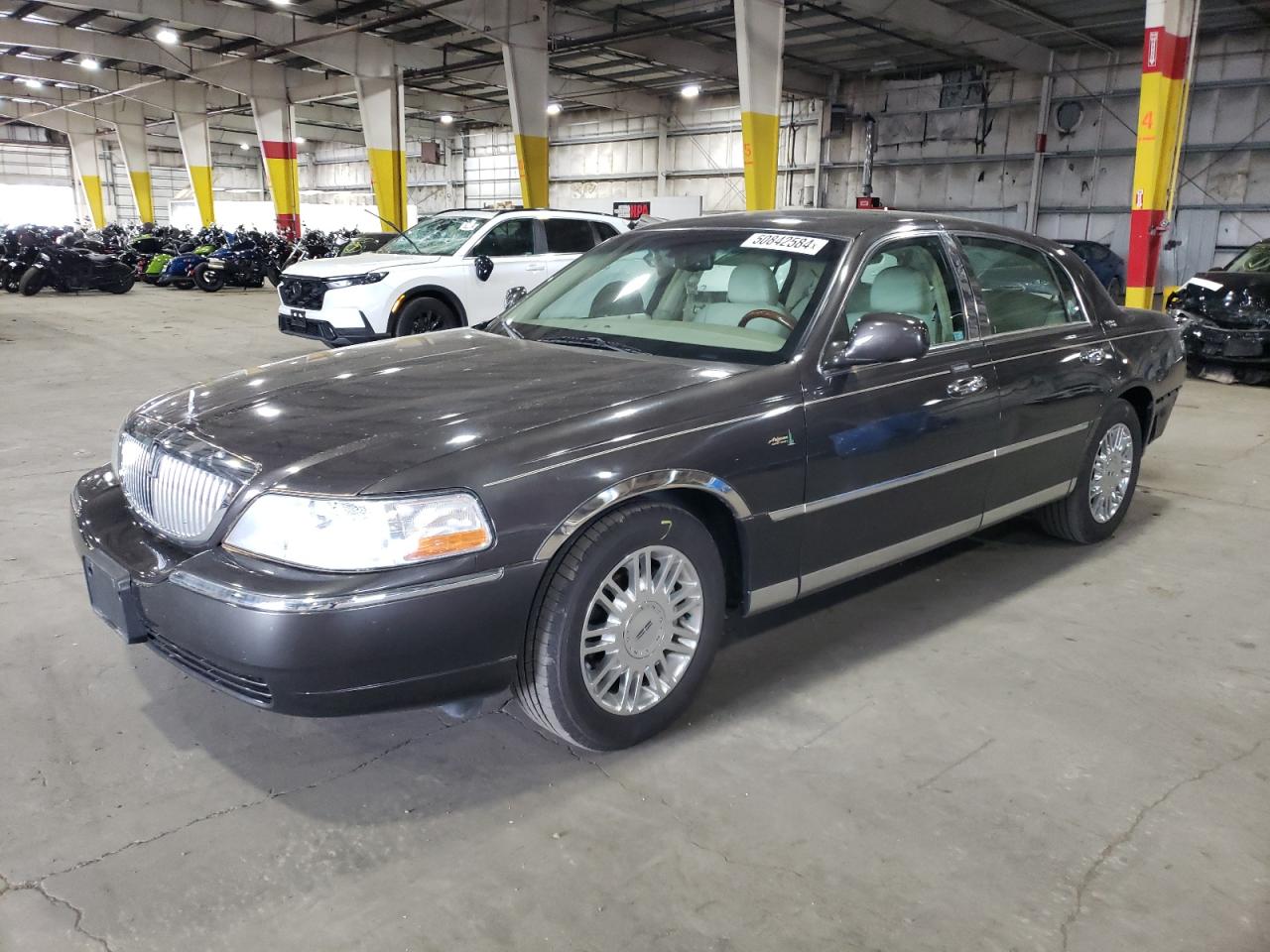 LINCOLN TOWN CAR 2007 1lnhm82v07y609630