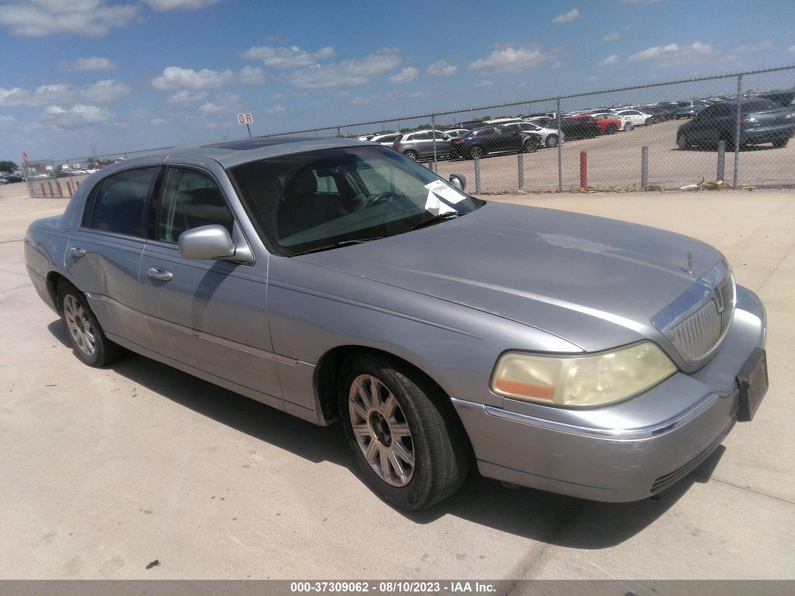 LINCOLN TOWN CAR 2006 1lnhm82v16y629643