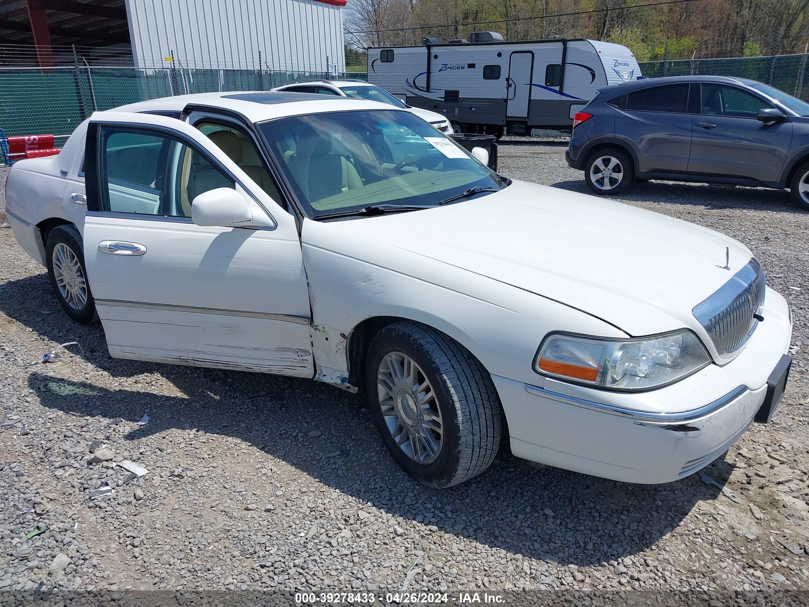 LINCOLN TOWN CAR 2006 1lnhm82v16y643025