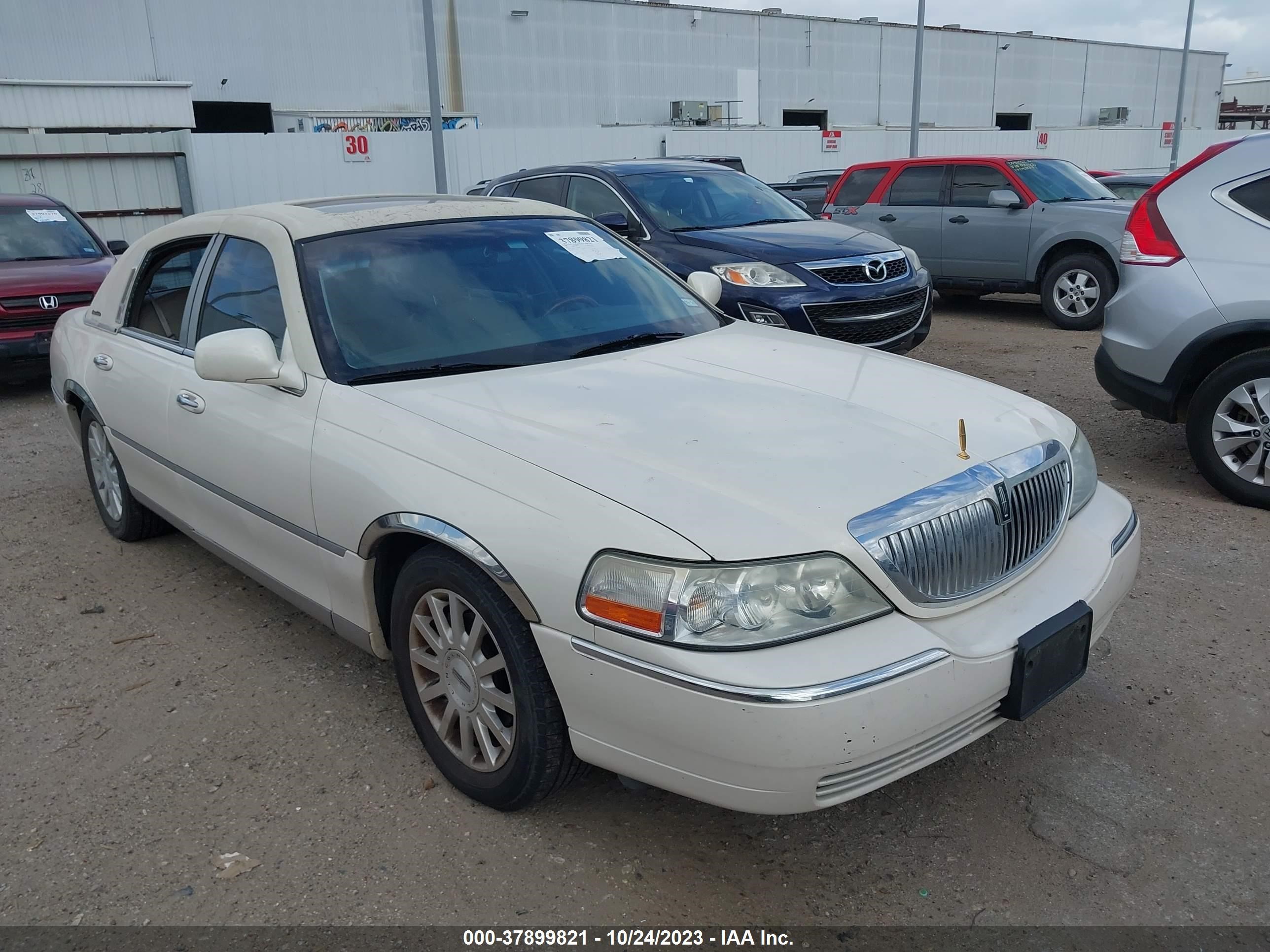 LINCOLN TOWN CAR 2007 1lnhm82v47y602969