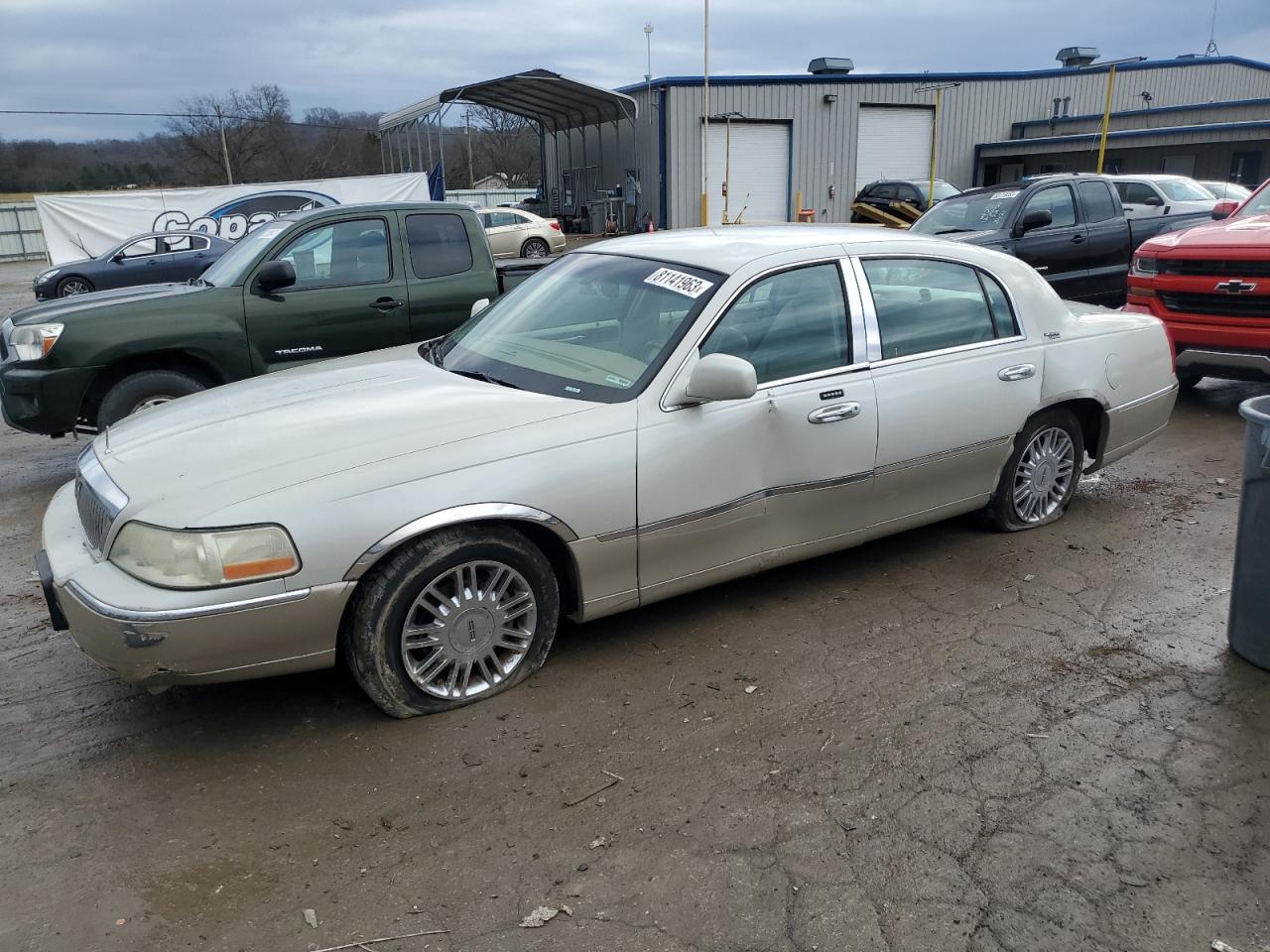 LINCOLN TOWN CAR 2006 1lnhm82v56y621352