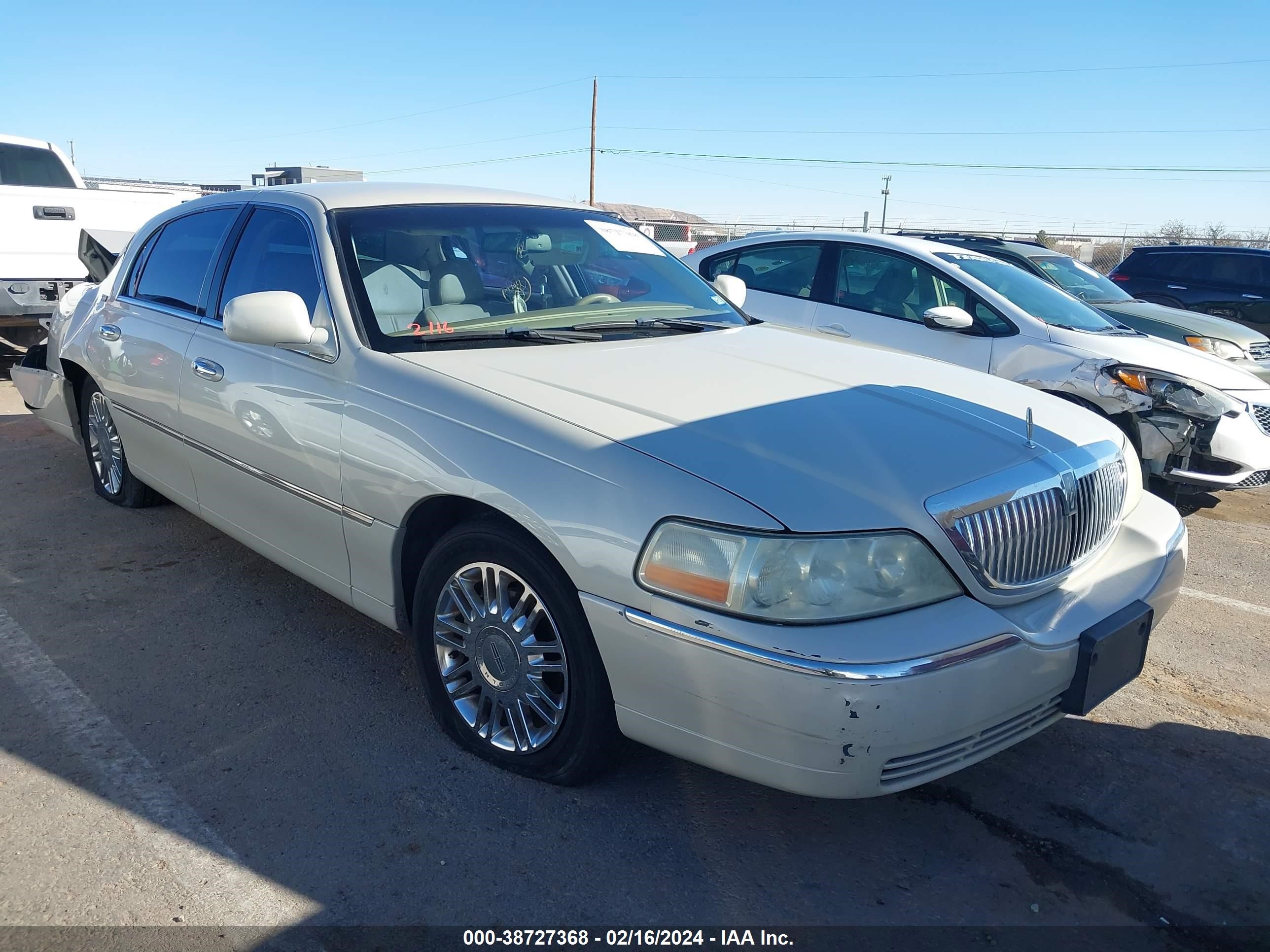 LINCOLN TOWN CAR 2006 1lnhm82v56y625126